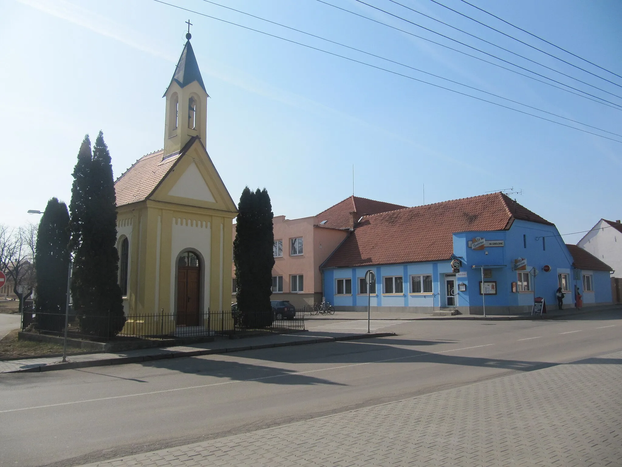 Photo showing: Sokolnice in Brno-Country District, Czech Republic. Center of the village with chapel and Sokol home.