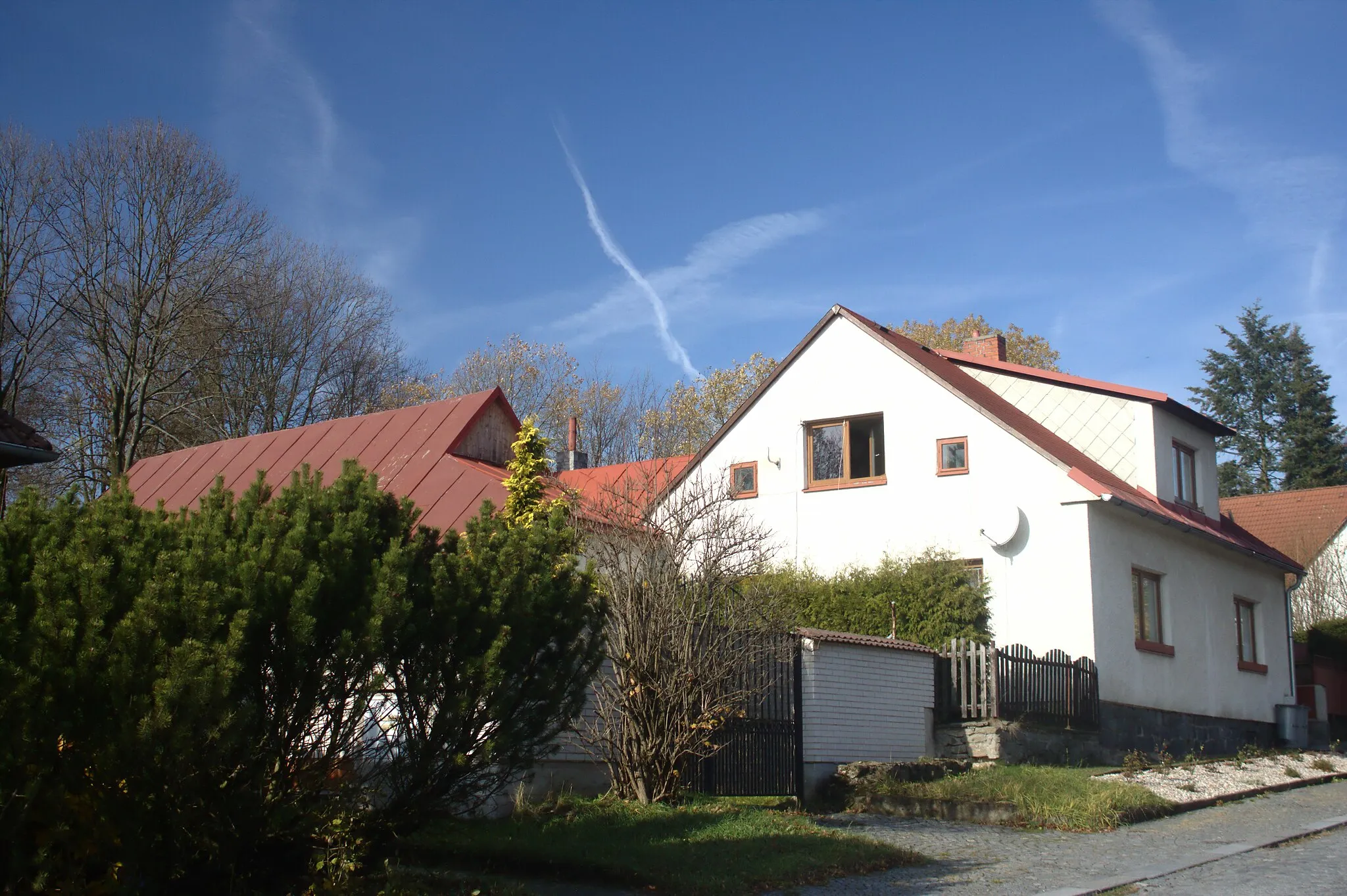 Photo showing: A building at the main square in the town of Svratka, Vysočina Region, CZ