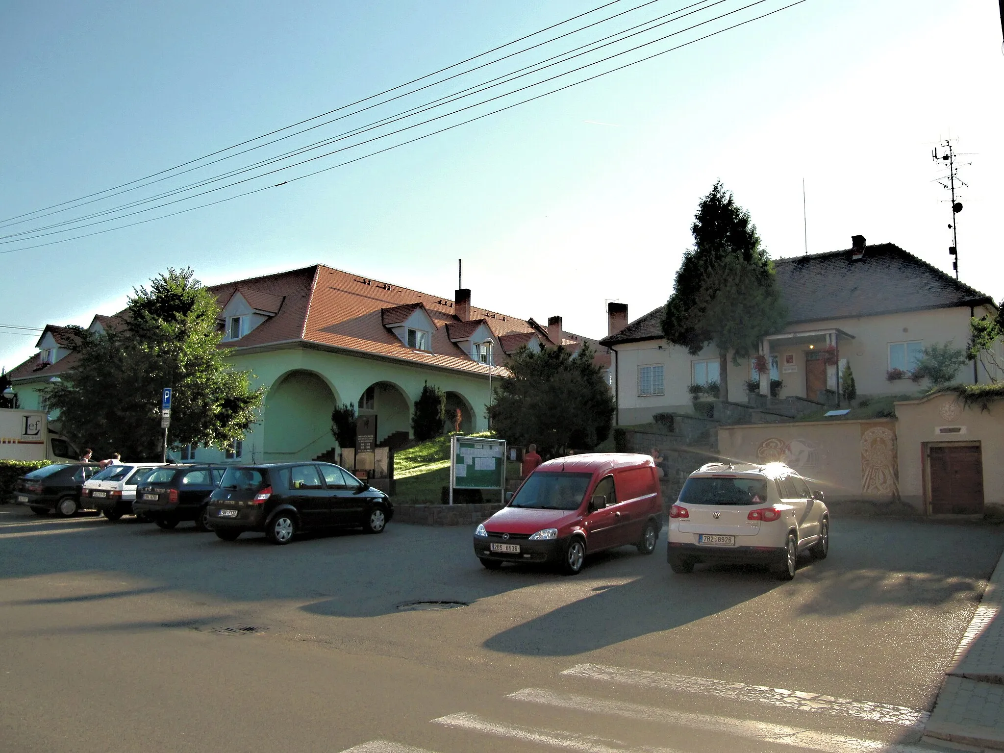 Photo showing: Vacenovice in Hodonín District, Czech Republic. Common with the municipal office.