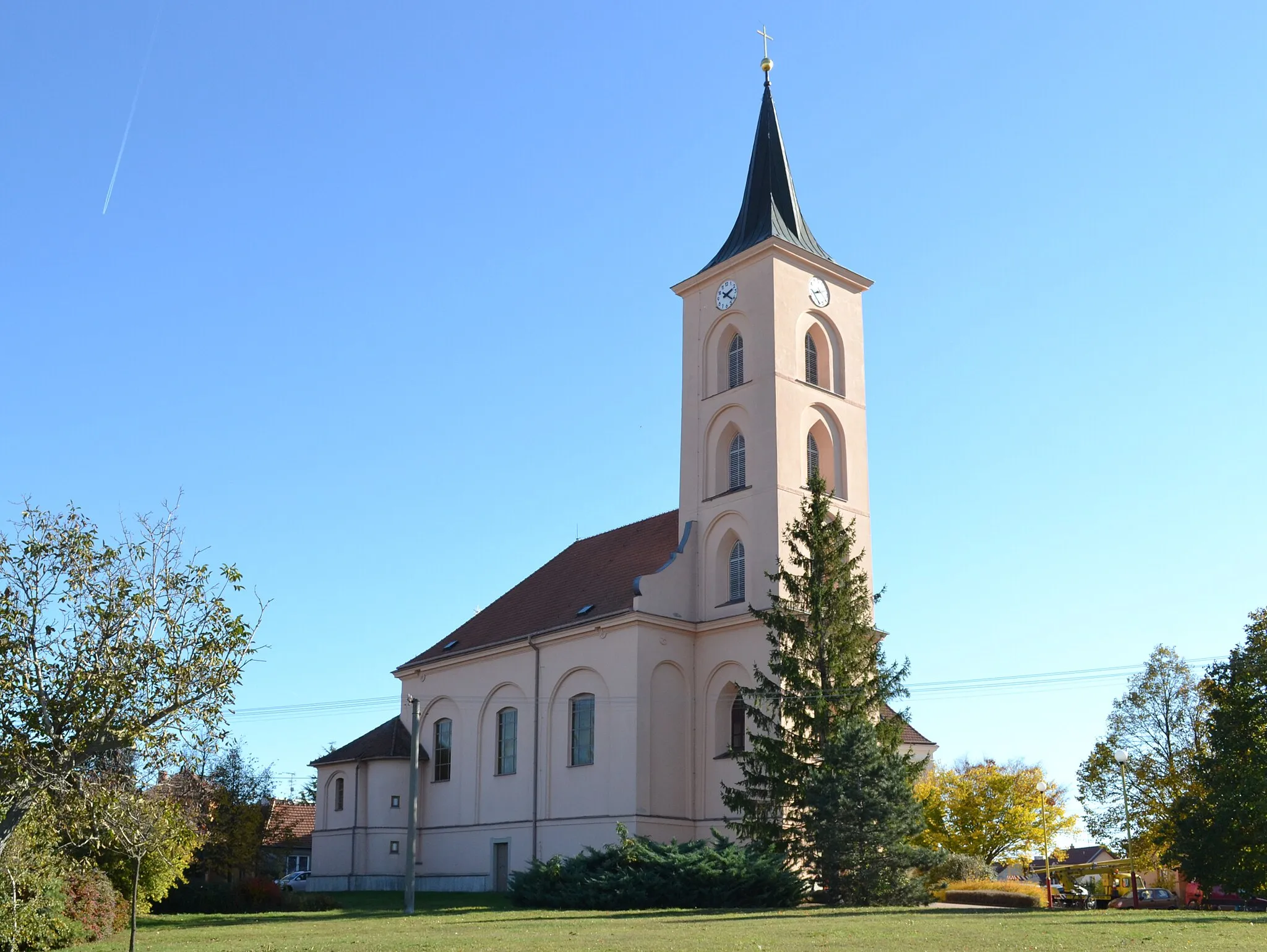 Photo showing: Velké Bílovice - kostel Narození Panny Marie