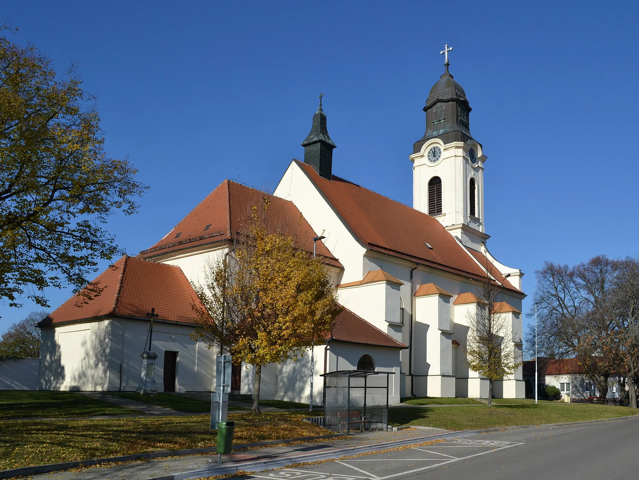 Photo showing: Velké Pavlovice - kostel Nanebevzetí Panny Marie