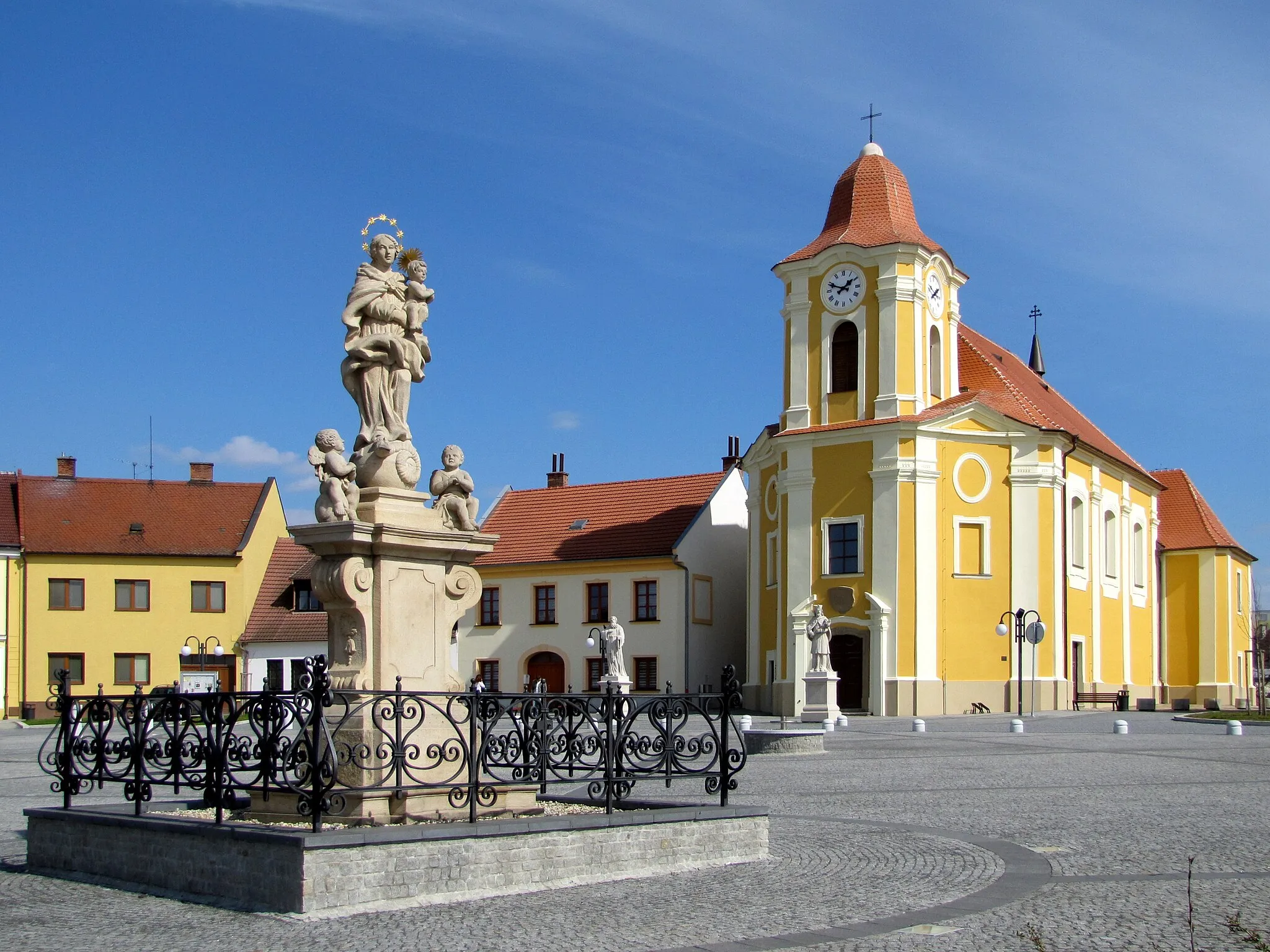 Photo showing: Bartolomějské náměstí ve Veselí nad Moravou