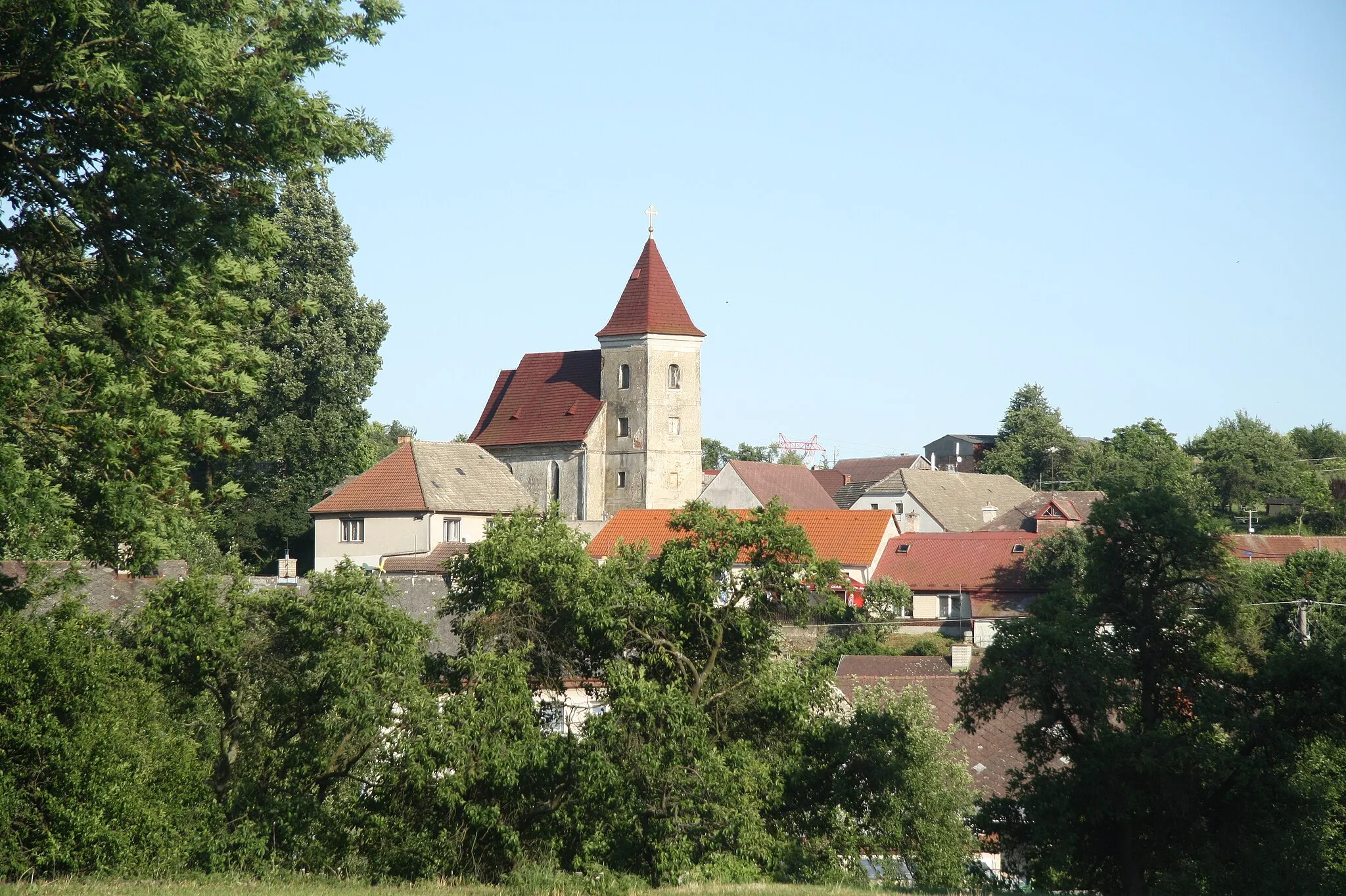 Photo showing: Overview of Želetava and church of Saint Catherine in Želetava, Třebíč District.