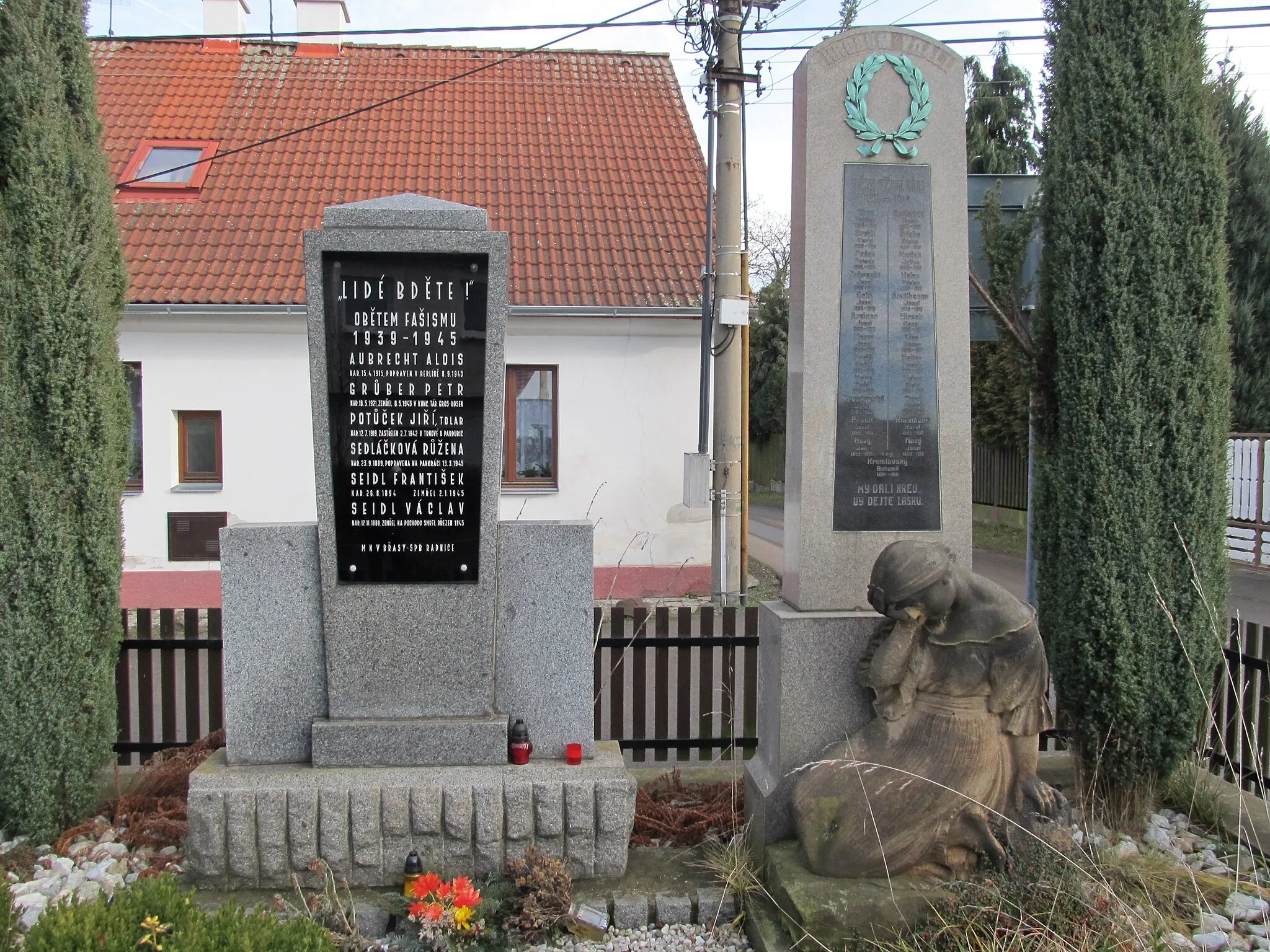 Photo showing: Břasy - pomník padlým