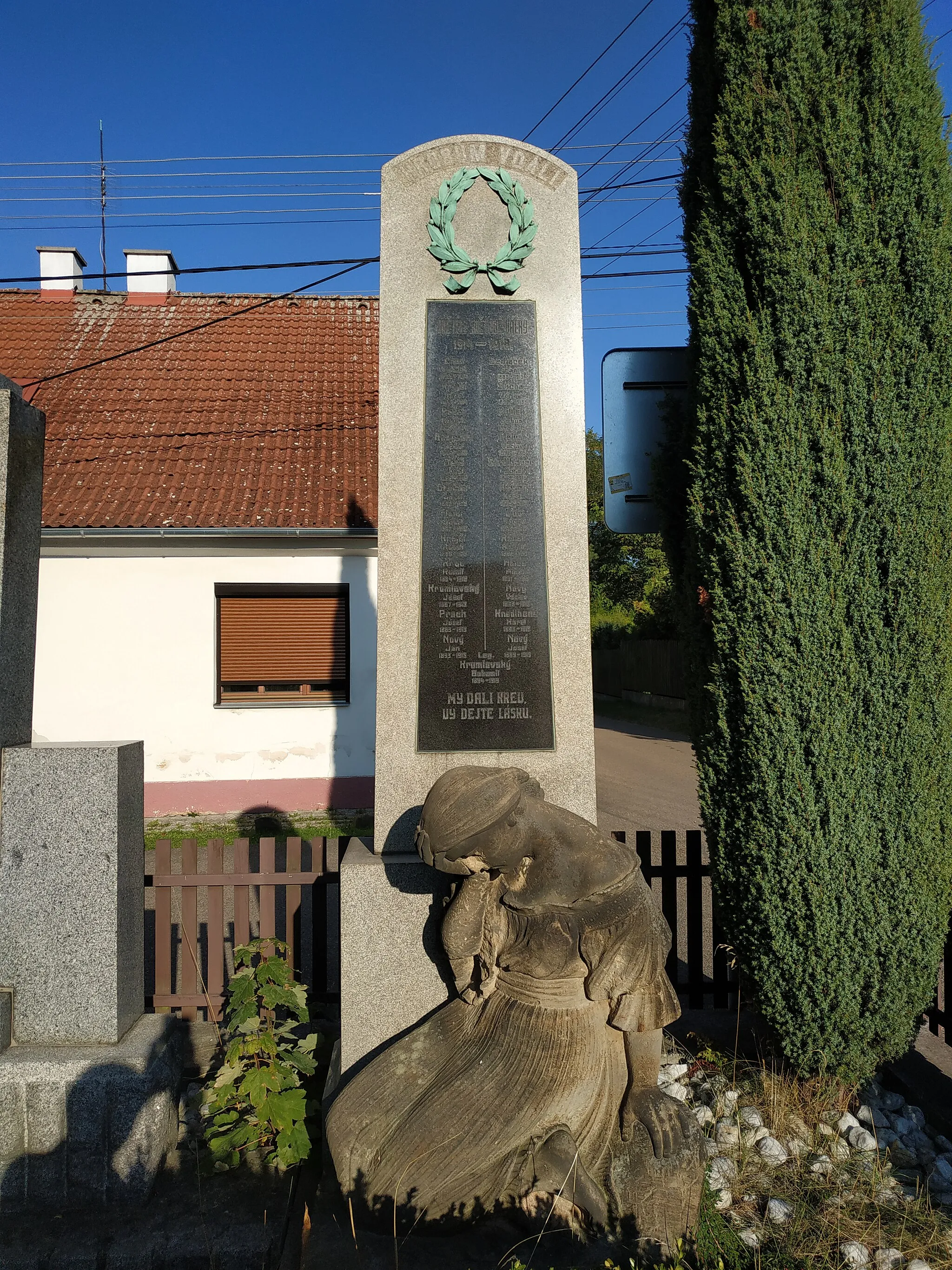 Photo showing: válečný památník