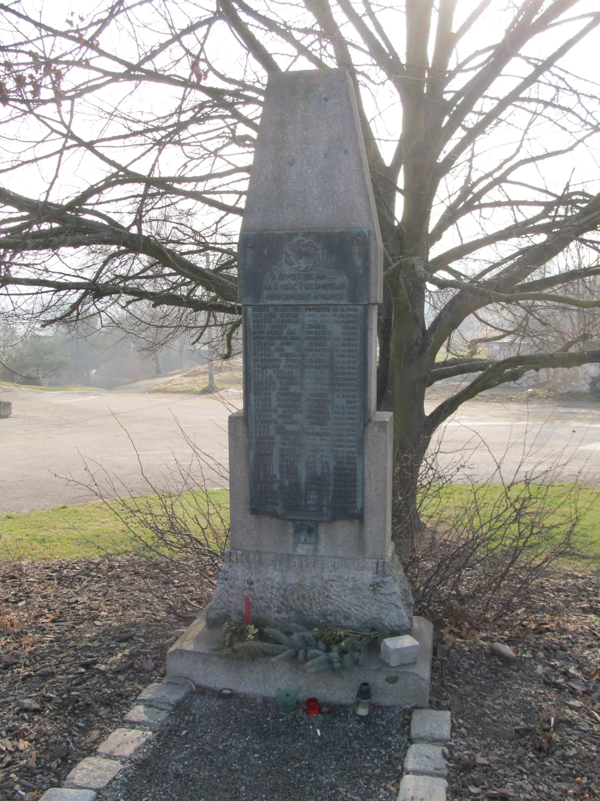 Photo showing: Chrást - pomník obětem druhé světové války