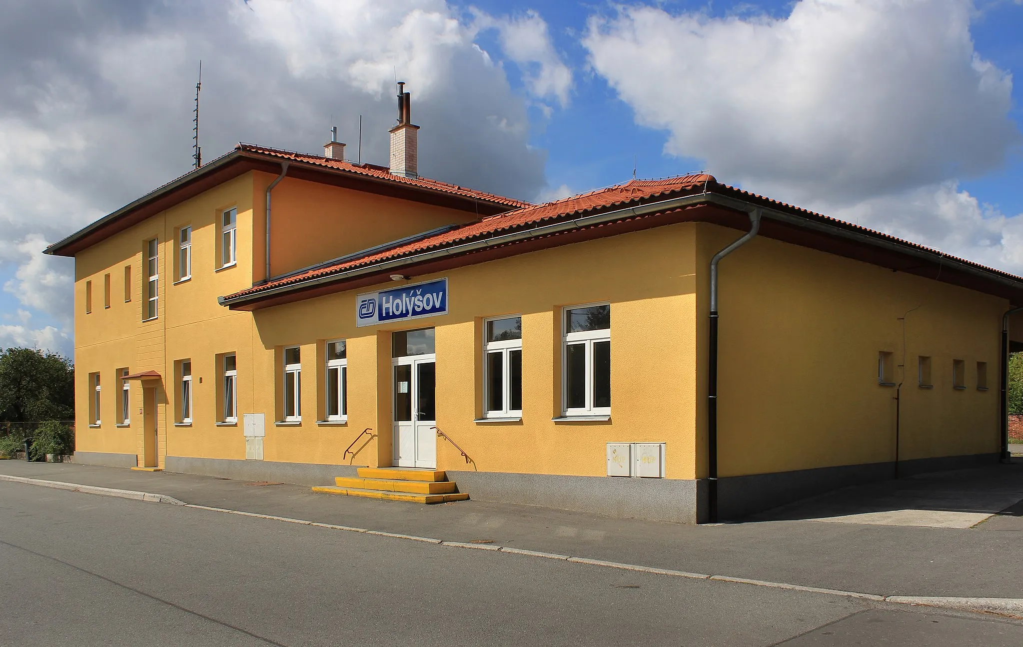 Photo showing: Trains station in Holýšov, Czech Republic.