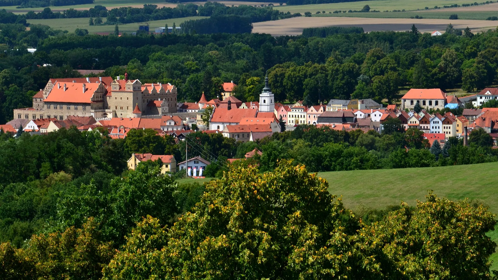 Photo showing: Horšovský Týn – pohled na město ze Šibeničního vrchu