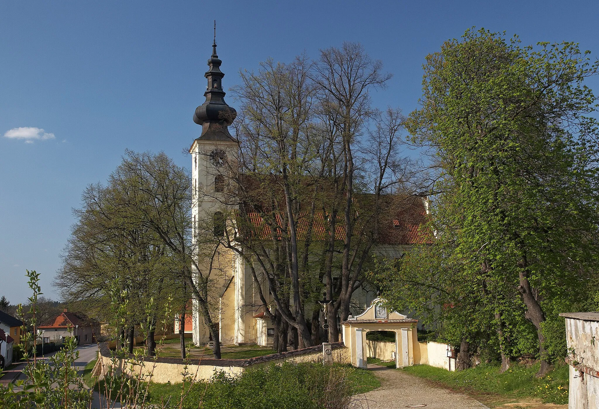 Photo showing: Kostel Všech svatých v Kamenném Újezdě.