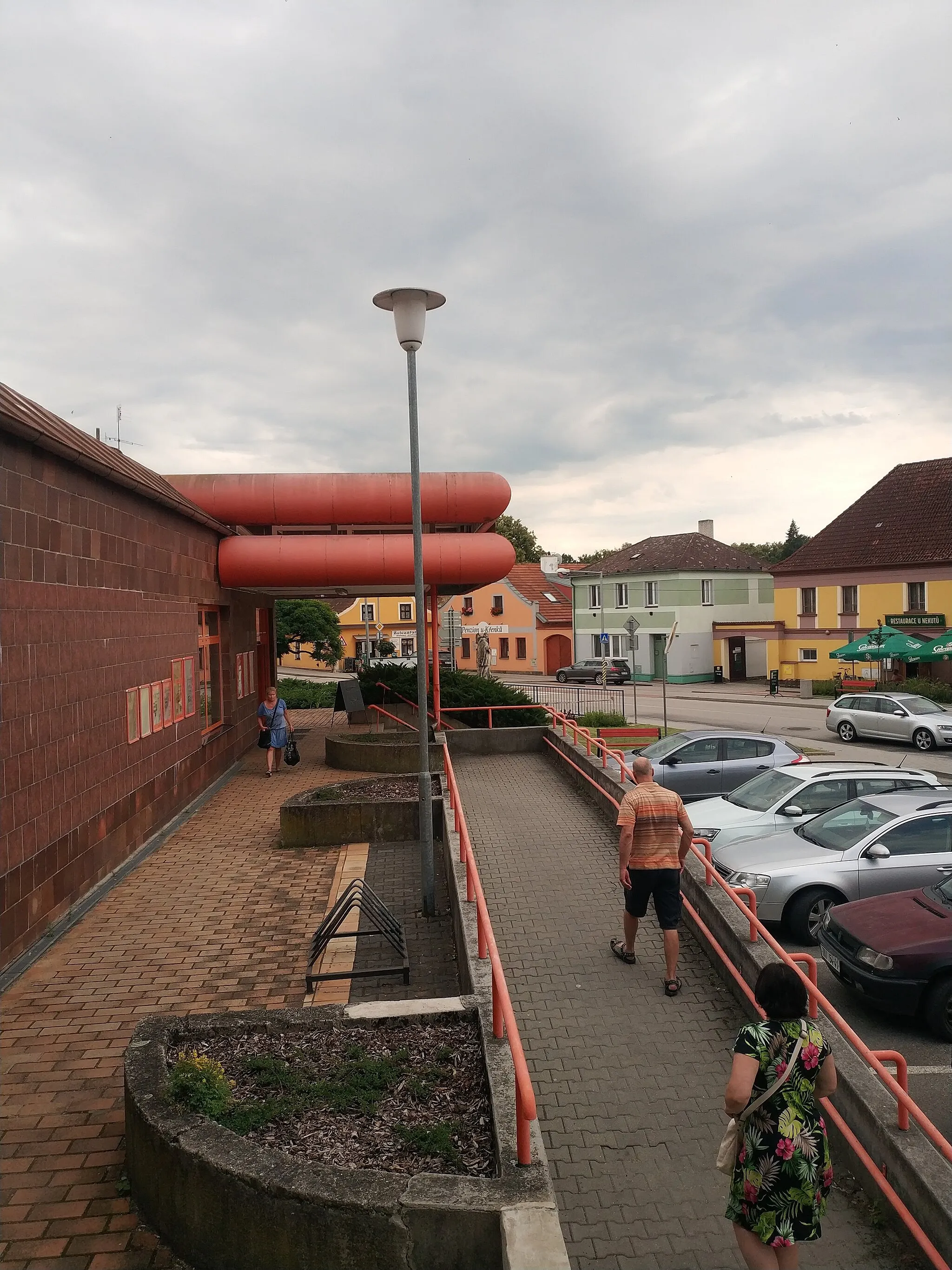 Photo showing: Obchodní dům v Kardašově Řečici.