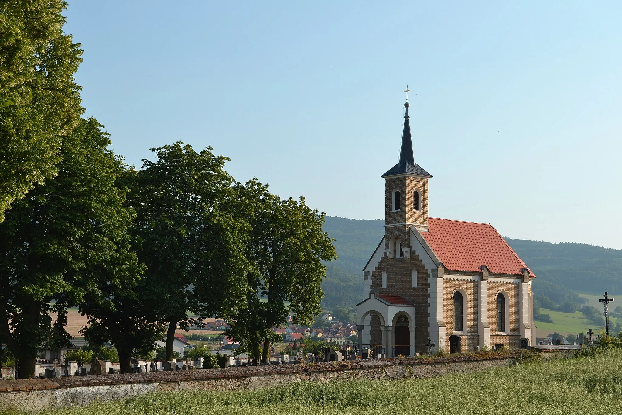 Photo showing: St. Ursula chapel and cemetery in Křemže, South Bohemian Region, Czech Republic.