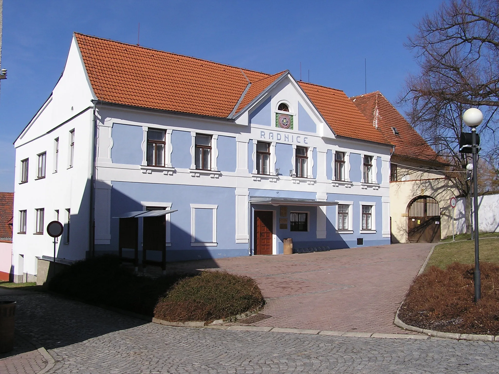 Photo showing: Radnice v Ledenicích (dříve pivovar)