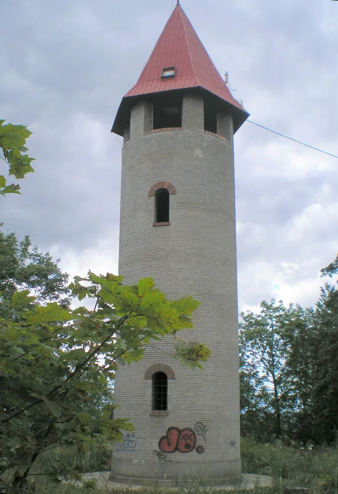 Photo showing: Bohušův vrch lookout tower in Planá, Tachov District, Czech Republic.