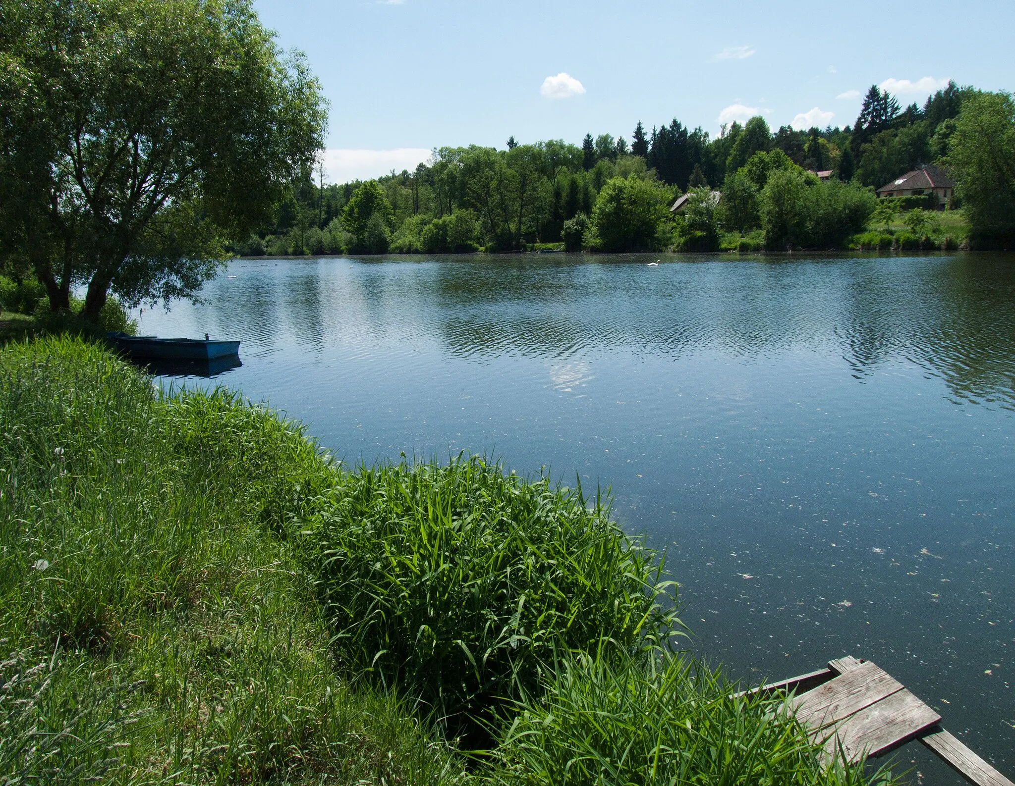 Photo showing: Southbound view of the Lužnice river in the town of Planá nad Lužnicí|Planá nad Lužnicí, Tábor District, Czech Republic.