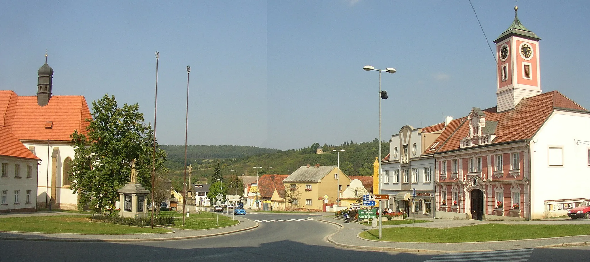 Photo showing: Masaryk Square in centre of Starý Plzenec, Plzeň-City District, Czech Republic. A view from the south. east. In the left Church of Nativity of St John the Baptist, an edifice of Romanesque origin, later rebuilt in Gothic style. Memorial of World War and Marian Column from 1721 can be seen next to the church. In the right the Town Hall. Rotunda of St Peter is also visible on a hill in the background.