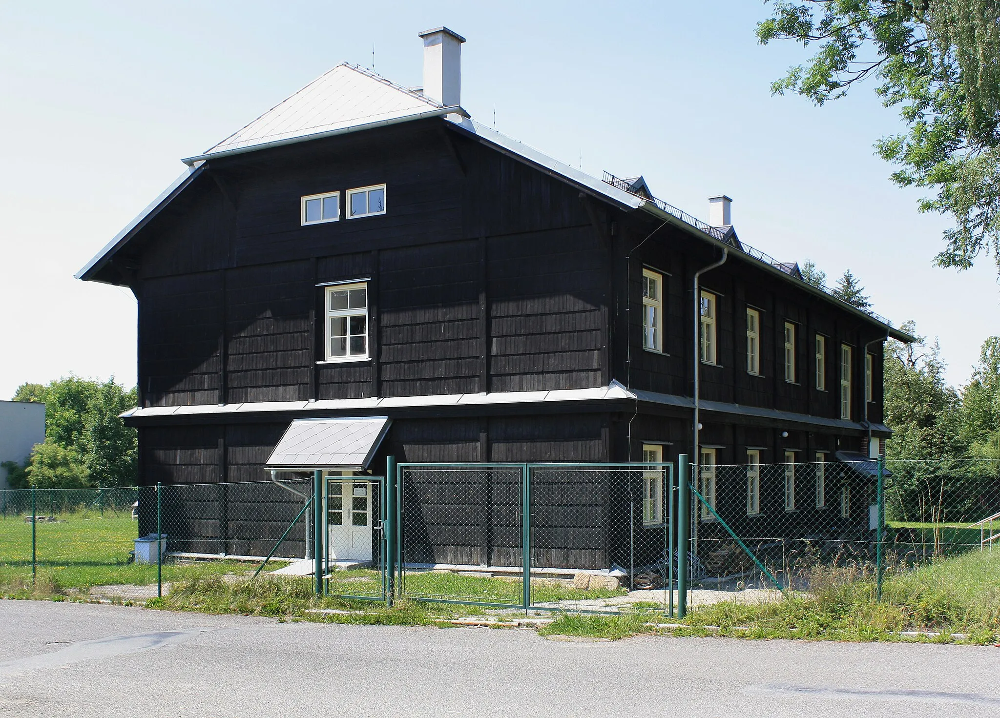 Photo showing: Old barracks in Strašice, Czech Republic