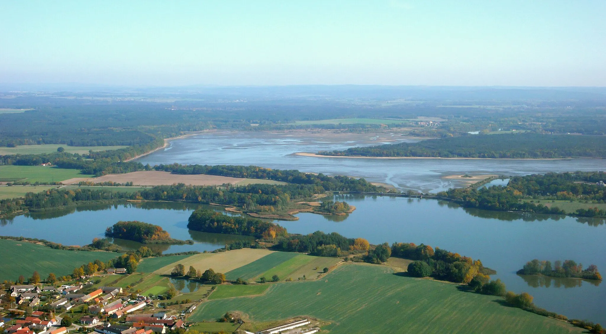 Photo showing: Káňov (vpředu) a Rožmberk