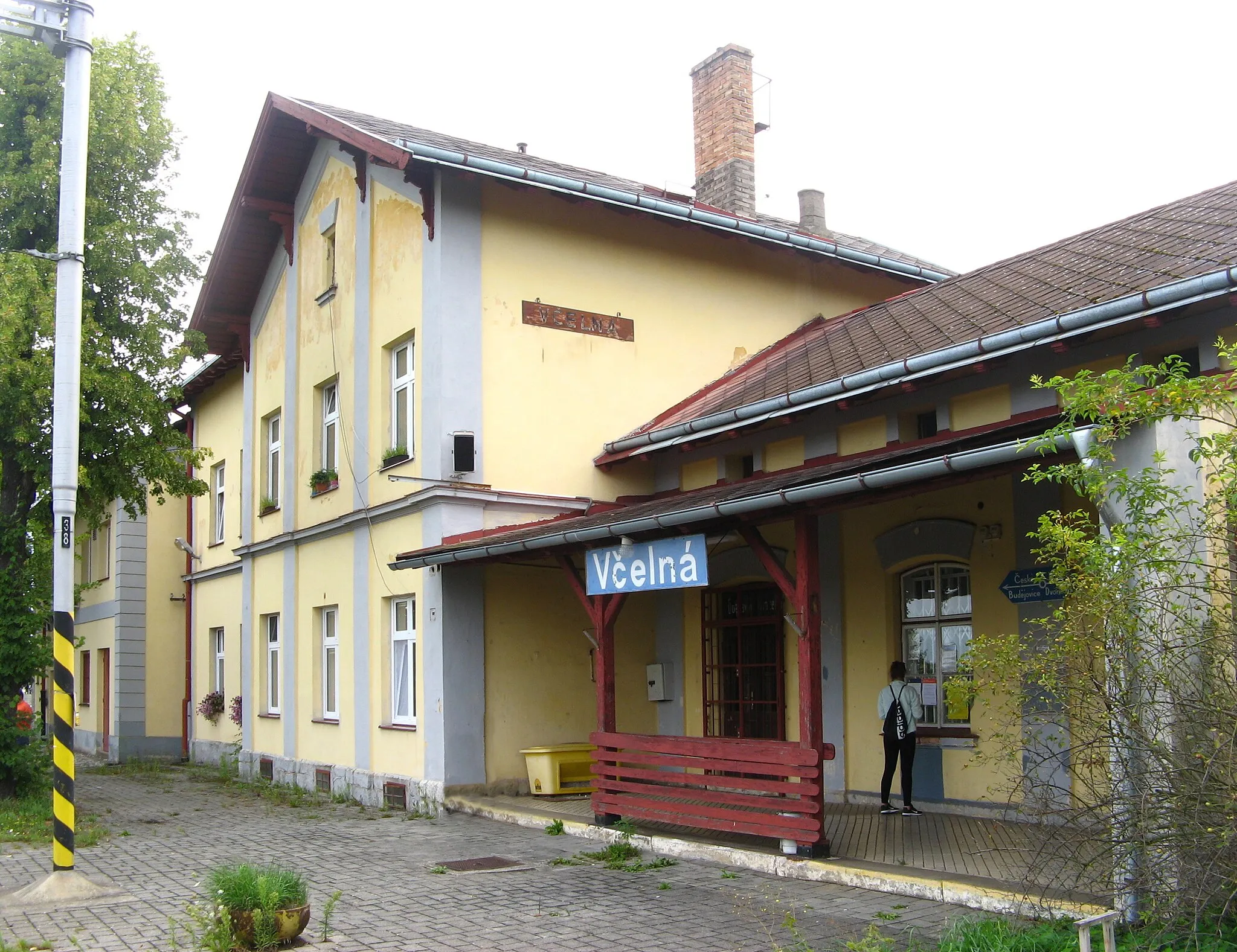 Photo showing: Železniční stanice Včelná na trati 196.
