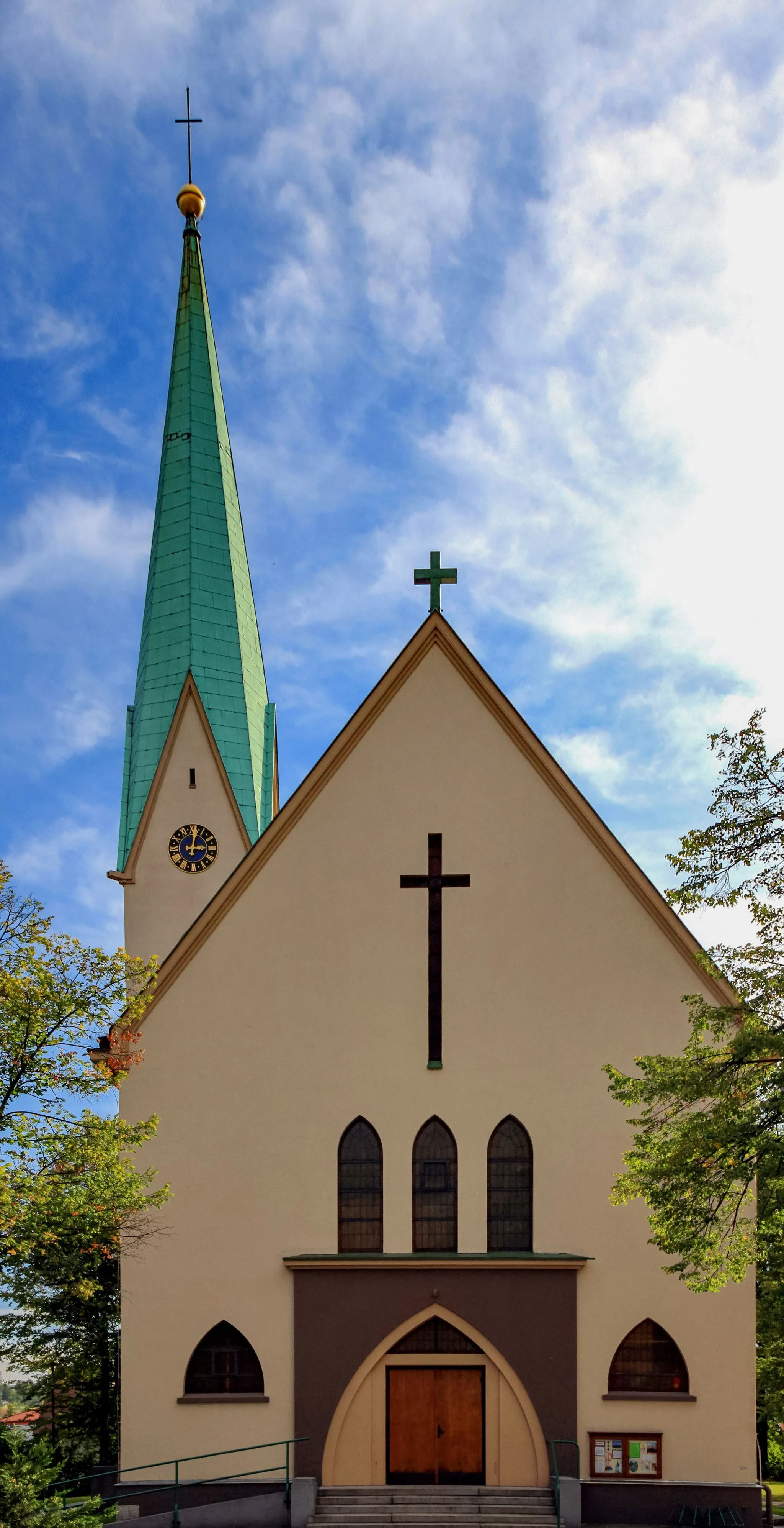 Photo showing: New church of Saints Peter and Paul. Albrechtice, Moravian-Silesian Region, Czech Republic.