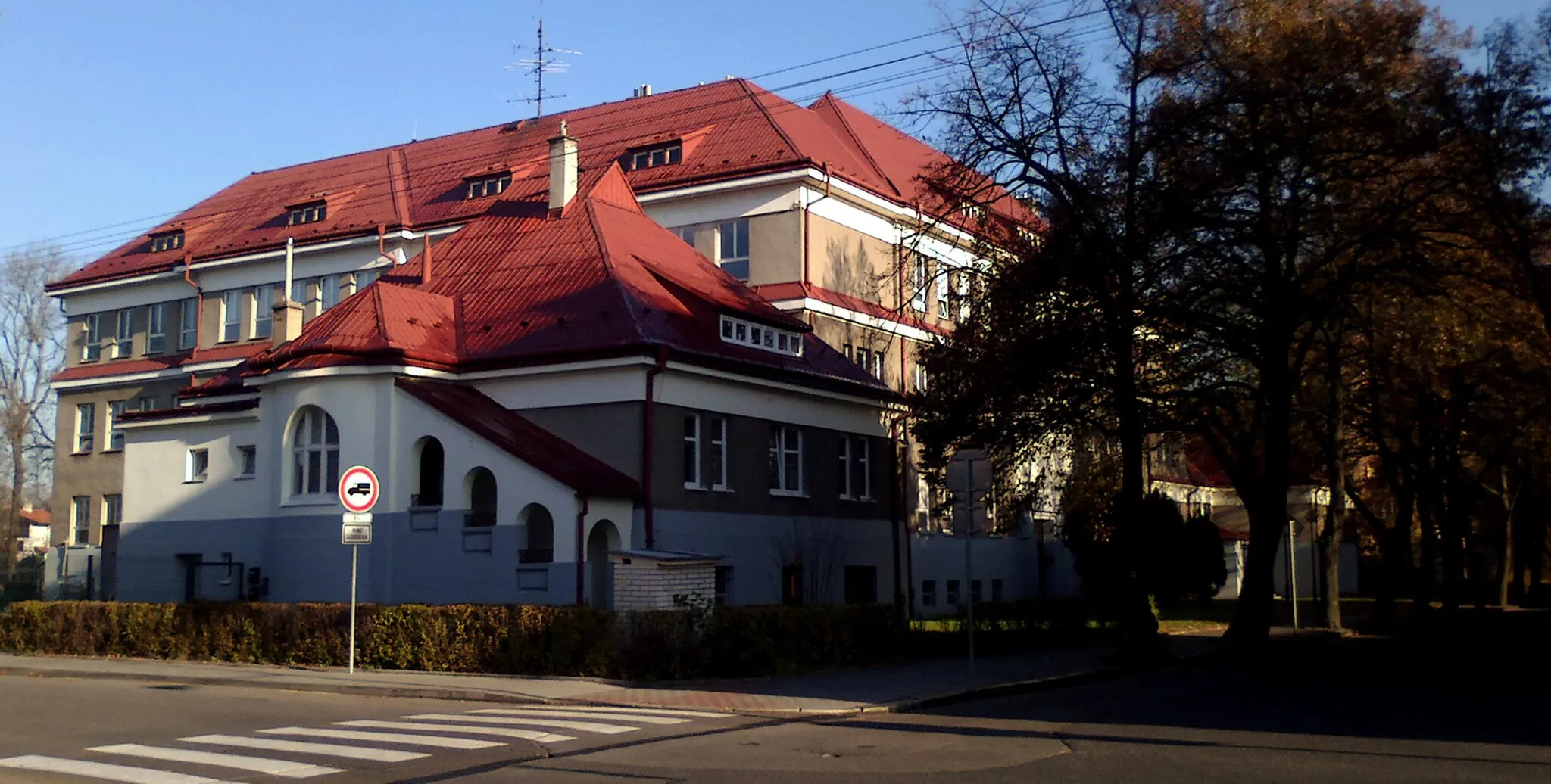 Photo showing: Gymnázium Josefa Kainara, Hlučín.