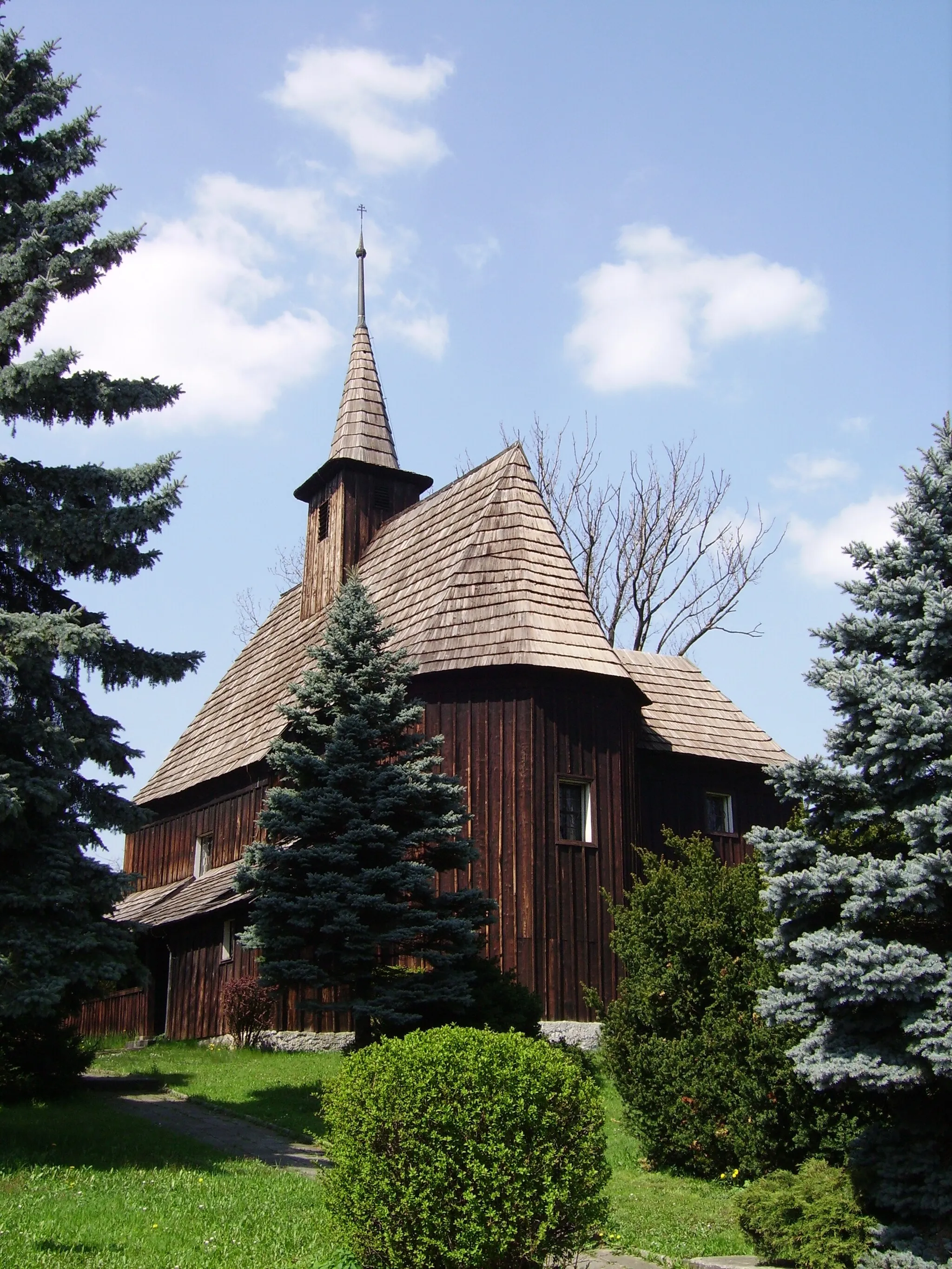 Photo showing: Wooden church of St Andrew from 1550s in Hodslavice, Nový Jičín District, Czech Republic.