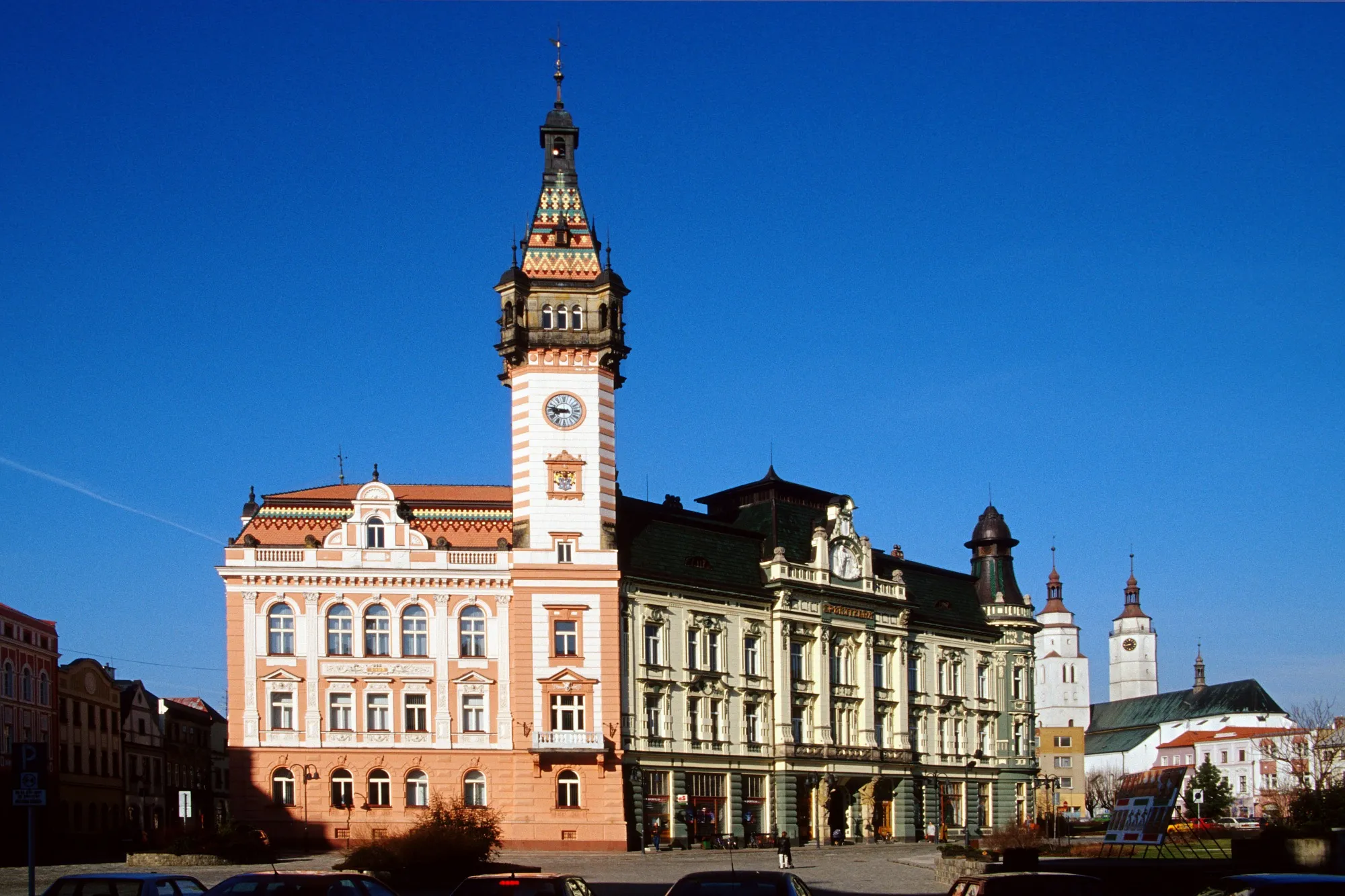 Photo showing: Townhall of Krnow with tower and  adjacent bank building to the right. The townhall is identical with the district office of Währing in Vienna.