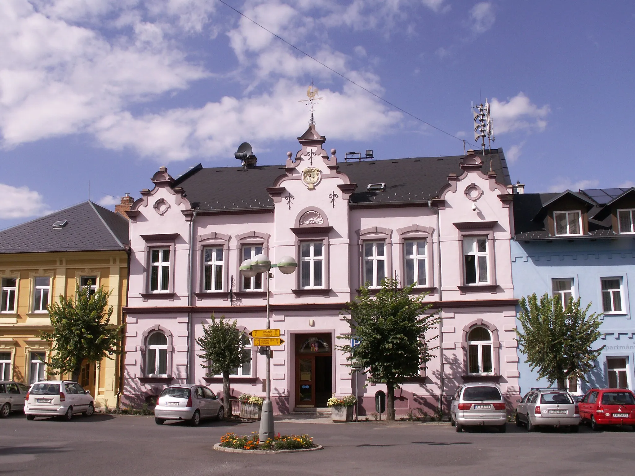 Photo showing: Město Albrechtice, okres Bruntál, budova městského úřadu, náměstí ČSA