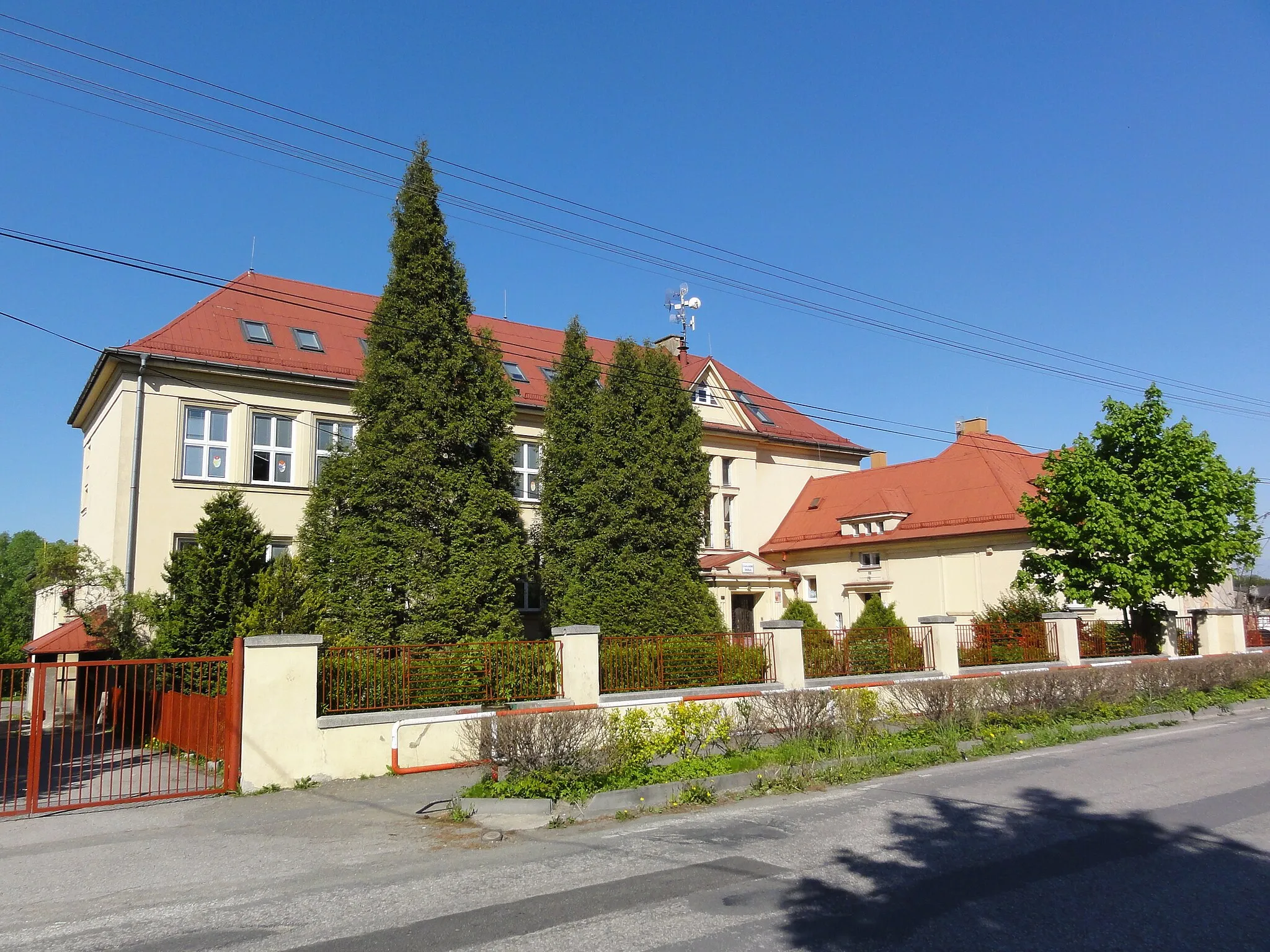 Photo showing: Kindergarten and elementary schools in Petrovice u Karviné