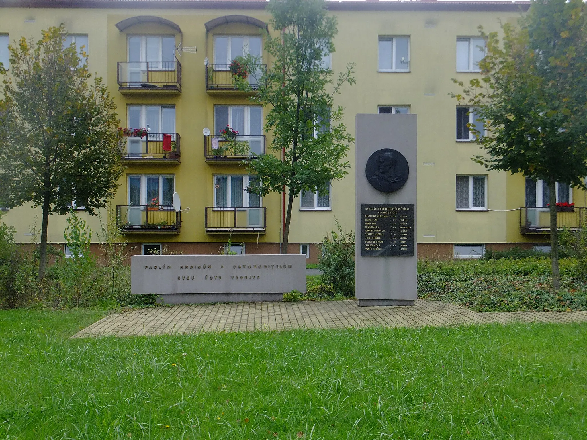 Photo showing: Memorial od victims of the World War II in Tichá