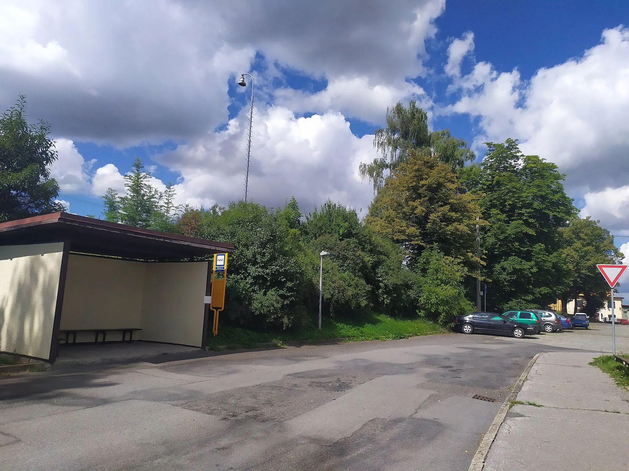Photo showing: autobusová zastávka Vítkov, žel. st.