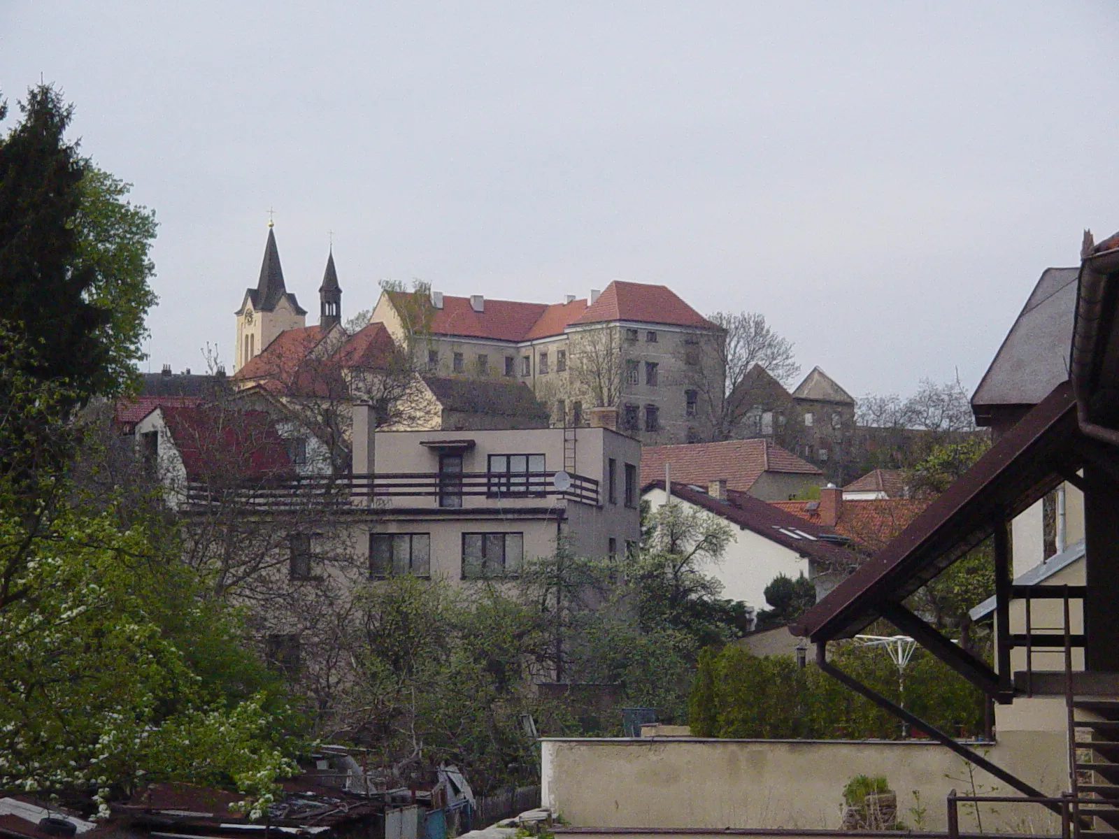 Photo showing: Chvalská tvrz focená ze západní strany