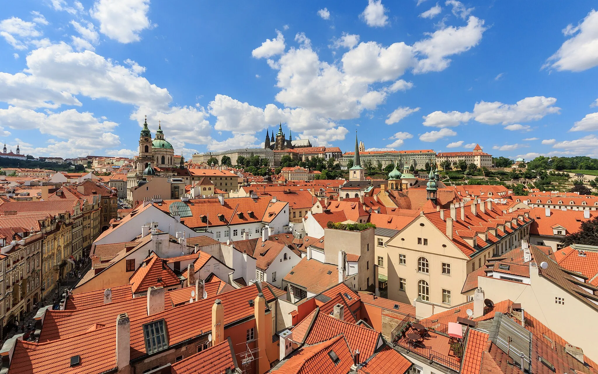 Photo showing: View from the Lesser Town tower of Charles Bridge in Prague (Czech Republic)