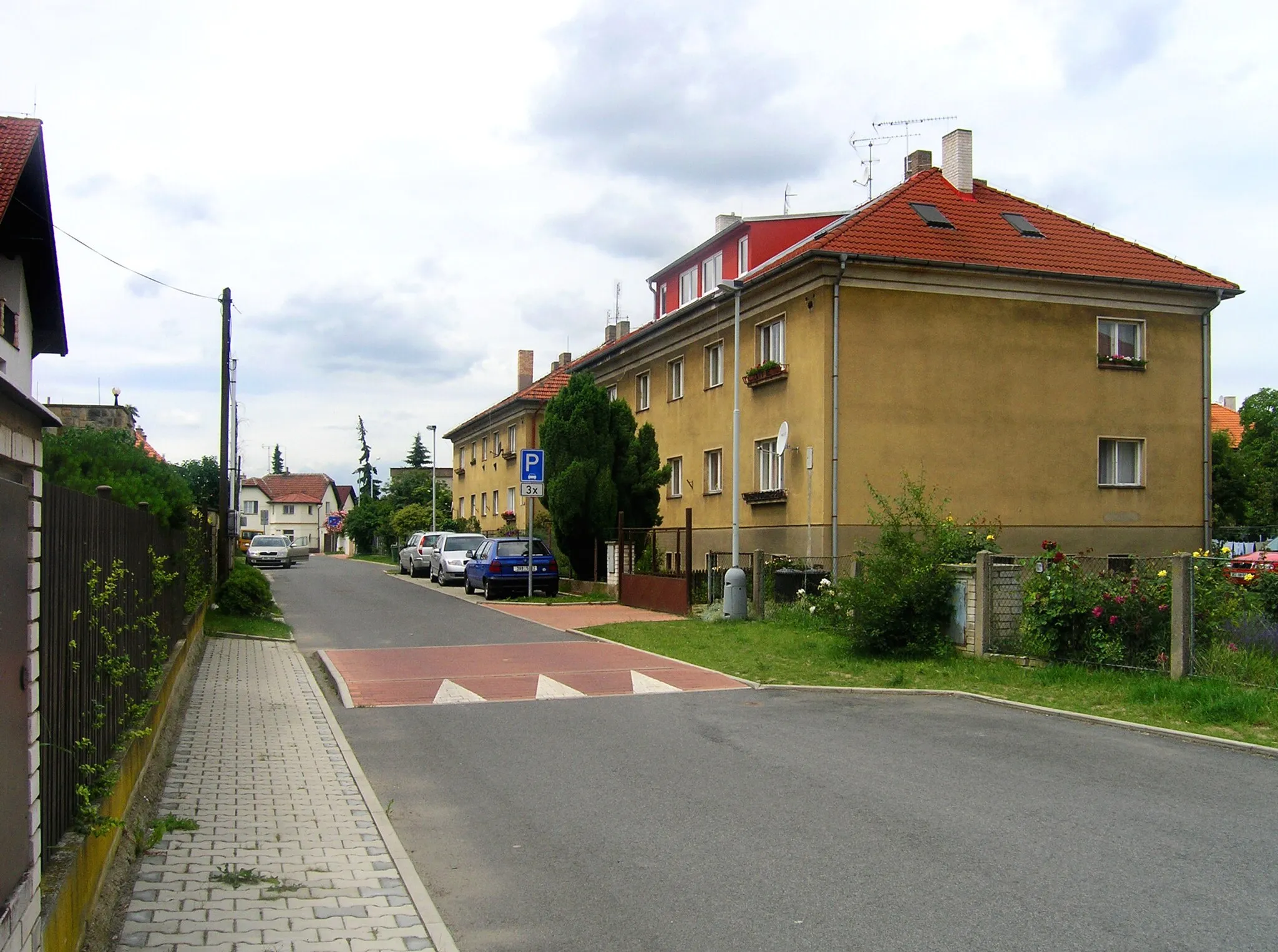 Photo showing: Herrmannova street in Modřany, Prague