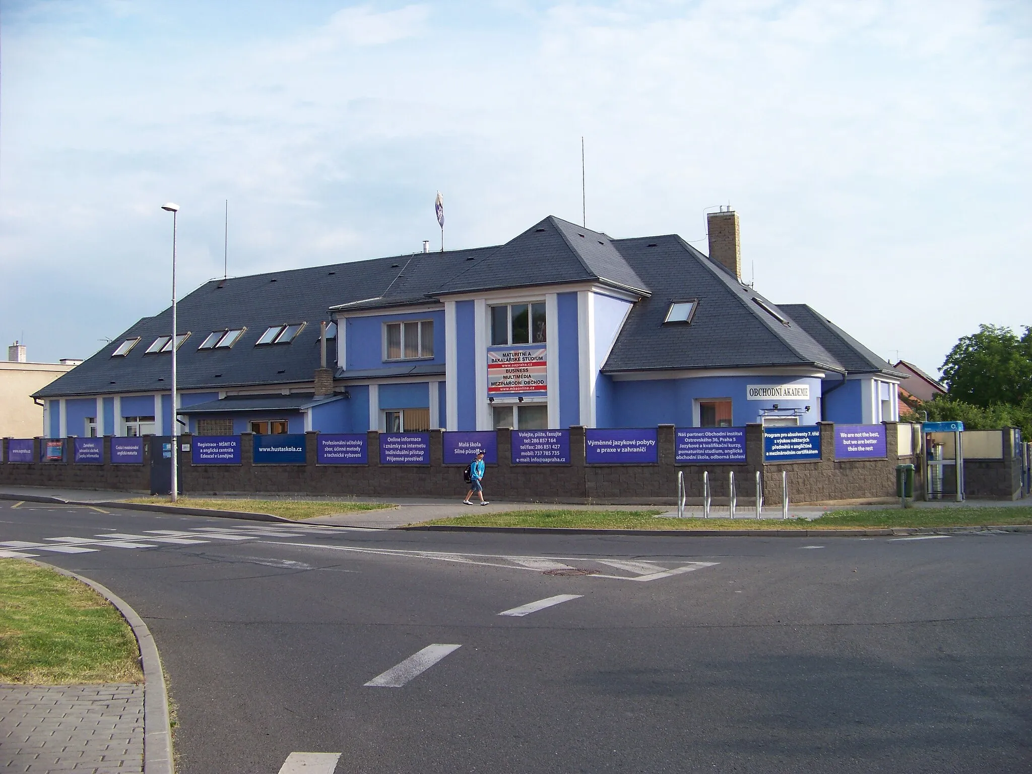 Photo showing: Prague-Satalice, Czech Republic. Trabantská, Vinořská 163/17, a trade school.