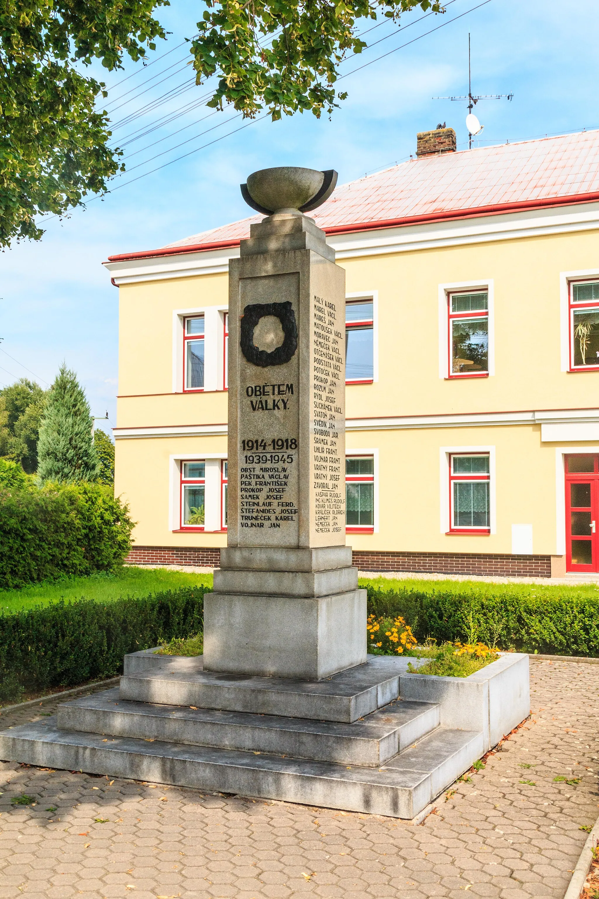 Photo showing: České Meziříčí - Pomník padlých