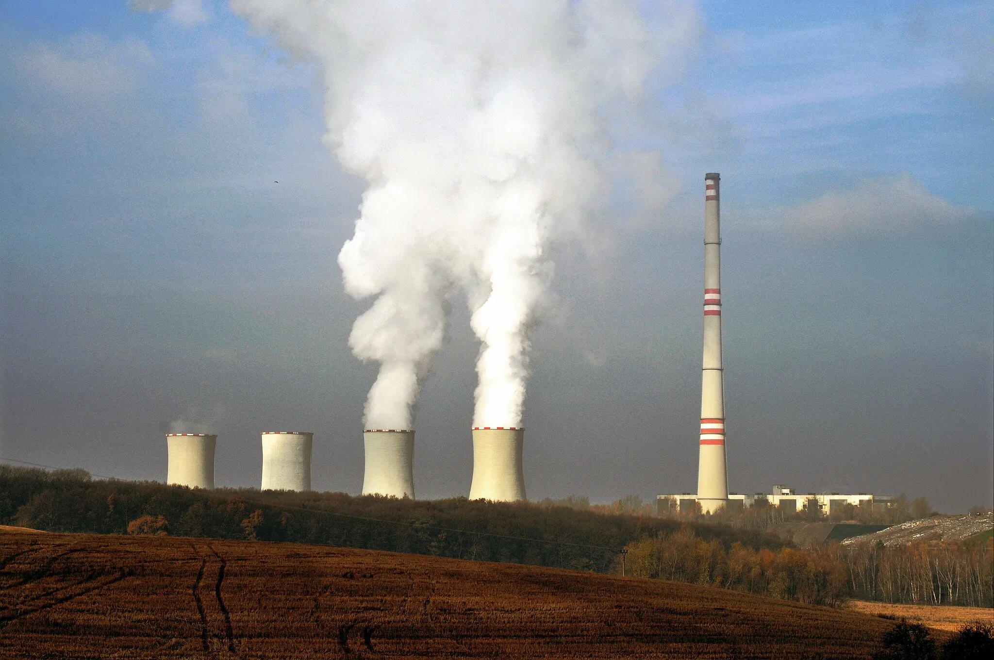 Photo showing: Coal-fired power plant in Chvaletice, Czech Republic