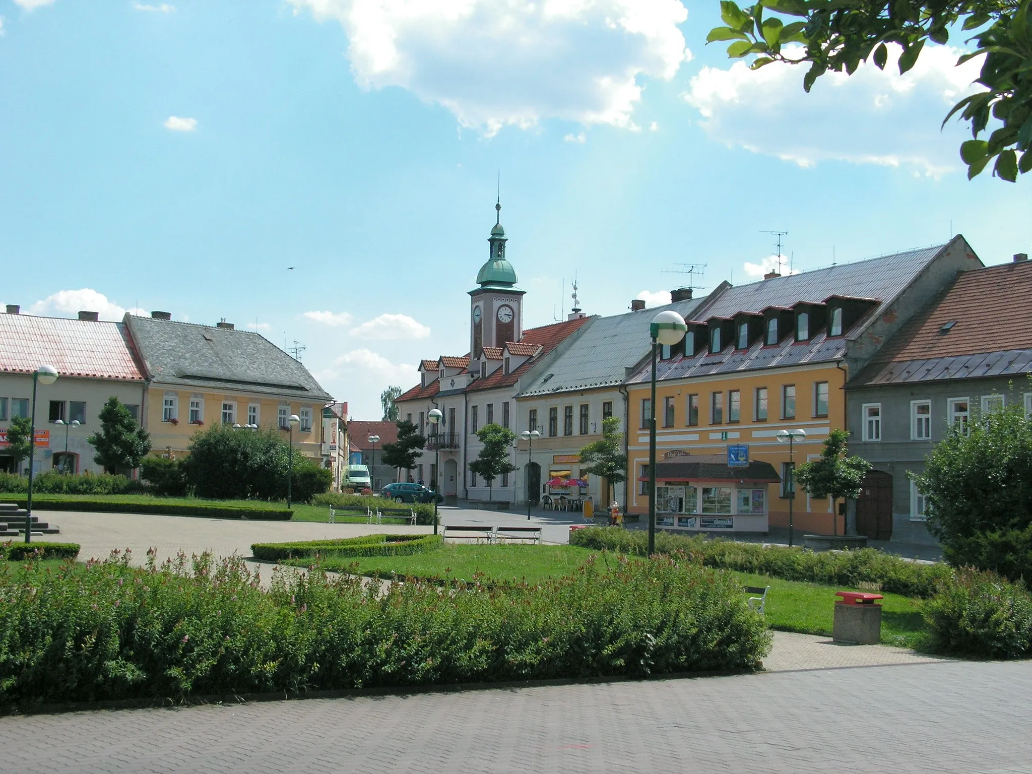 Photo showing: Pohled na náměstí v Doksech.