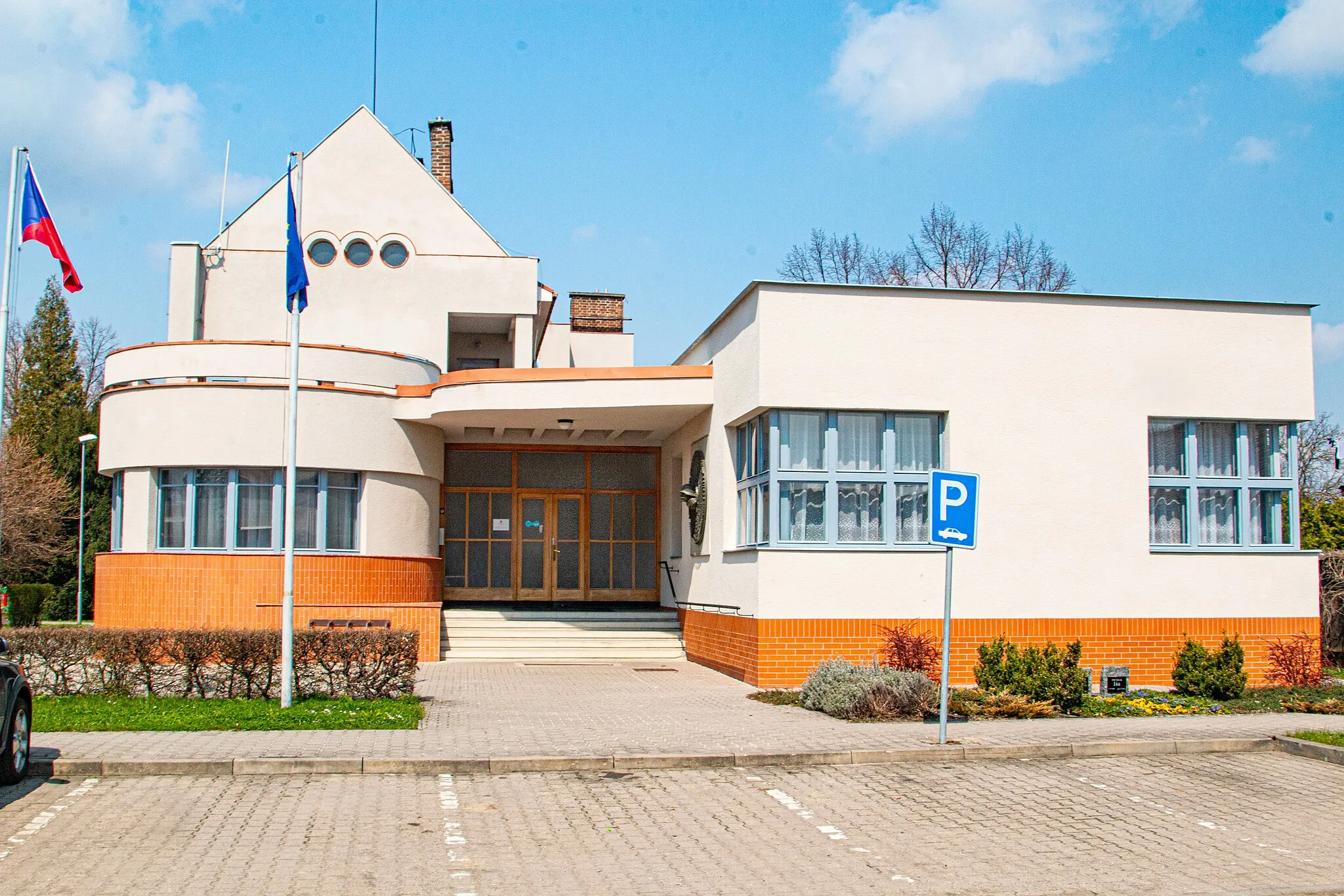 Photo showing: Dolní Roveň - obecní úřad