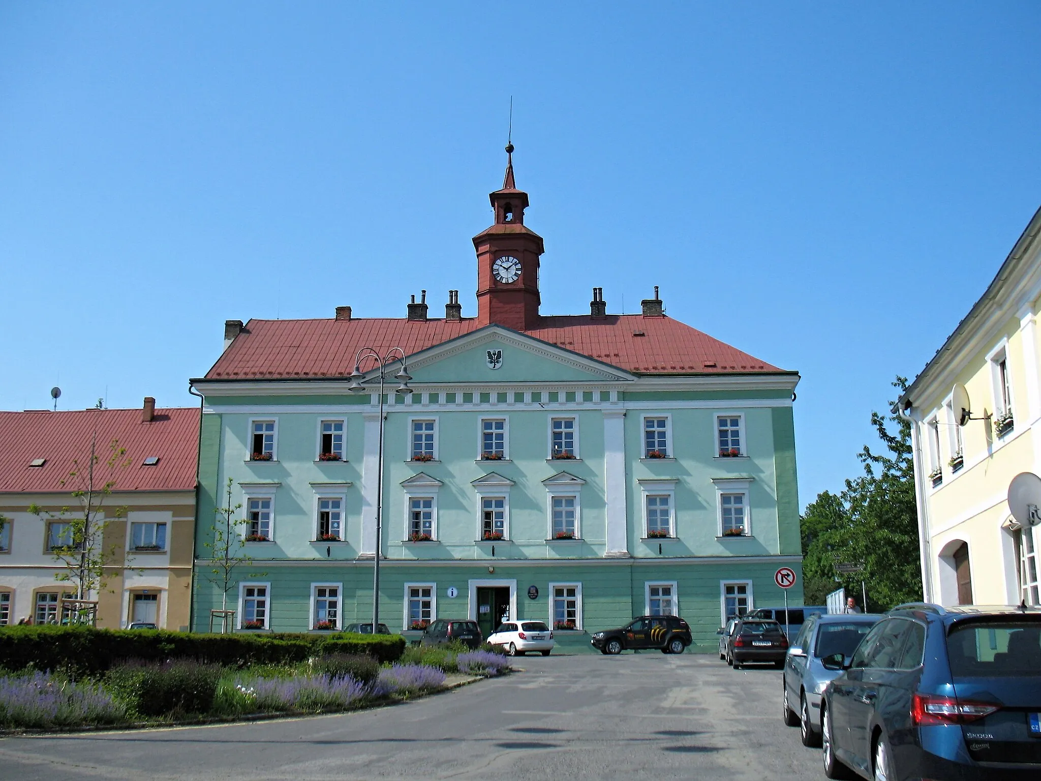 Photo showing: Památkově chráněná budova radnice v Dubé, okres Česká Lípa