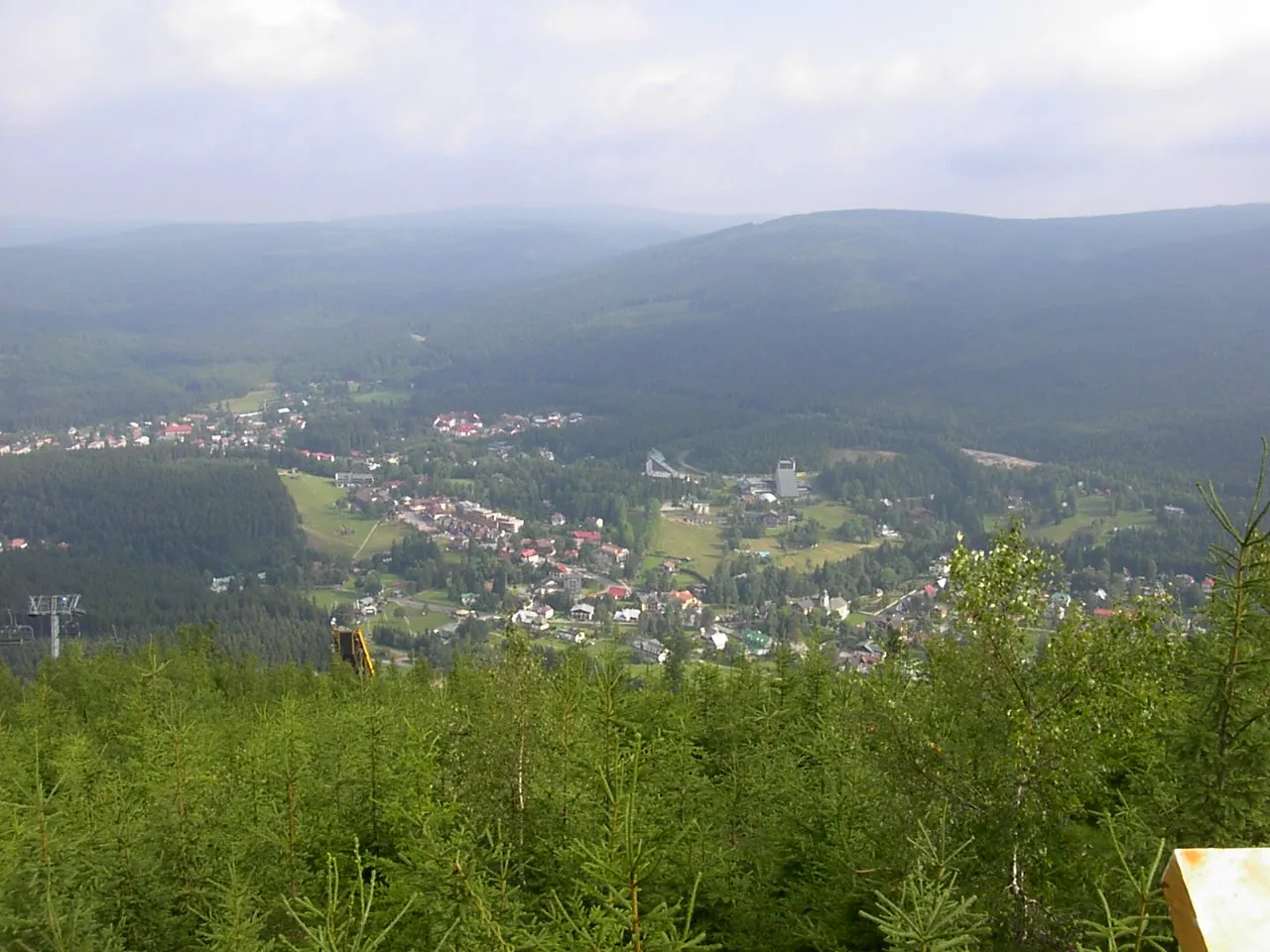 Photo showing: Pohled na Harrachov z Čertovy hory.