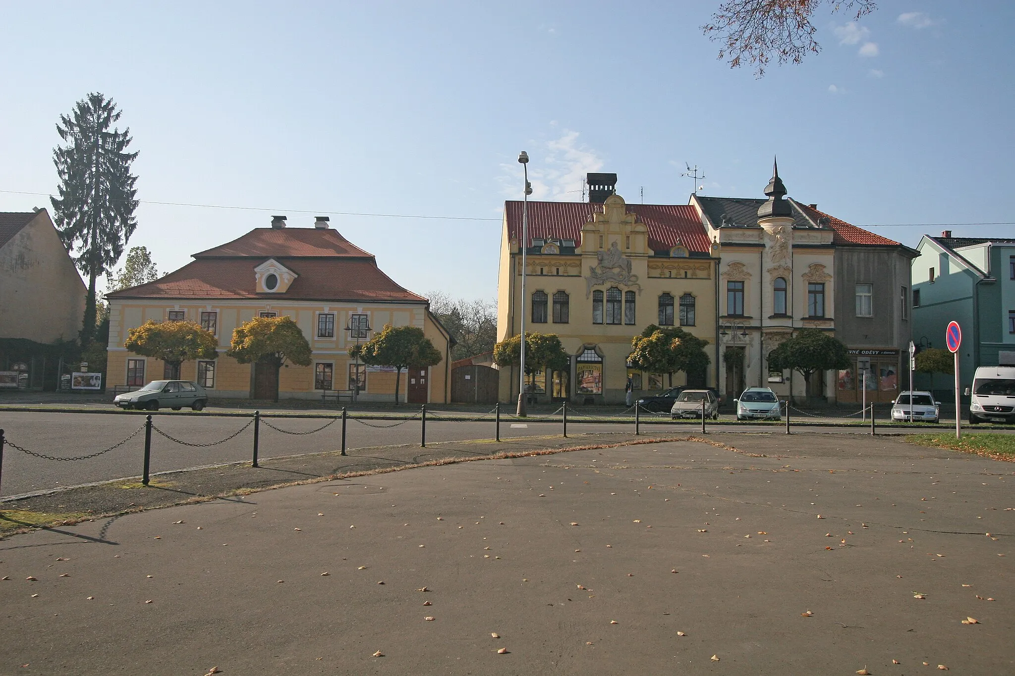 Photo showing: Heřmanův Městec - náměstí Míru 179
Camera location 49° 56′ 49.32″ N, 15° 39′ 59.14″ E View this and other nearby images on: OpenStreetMap 49.947033;   15.666429