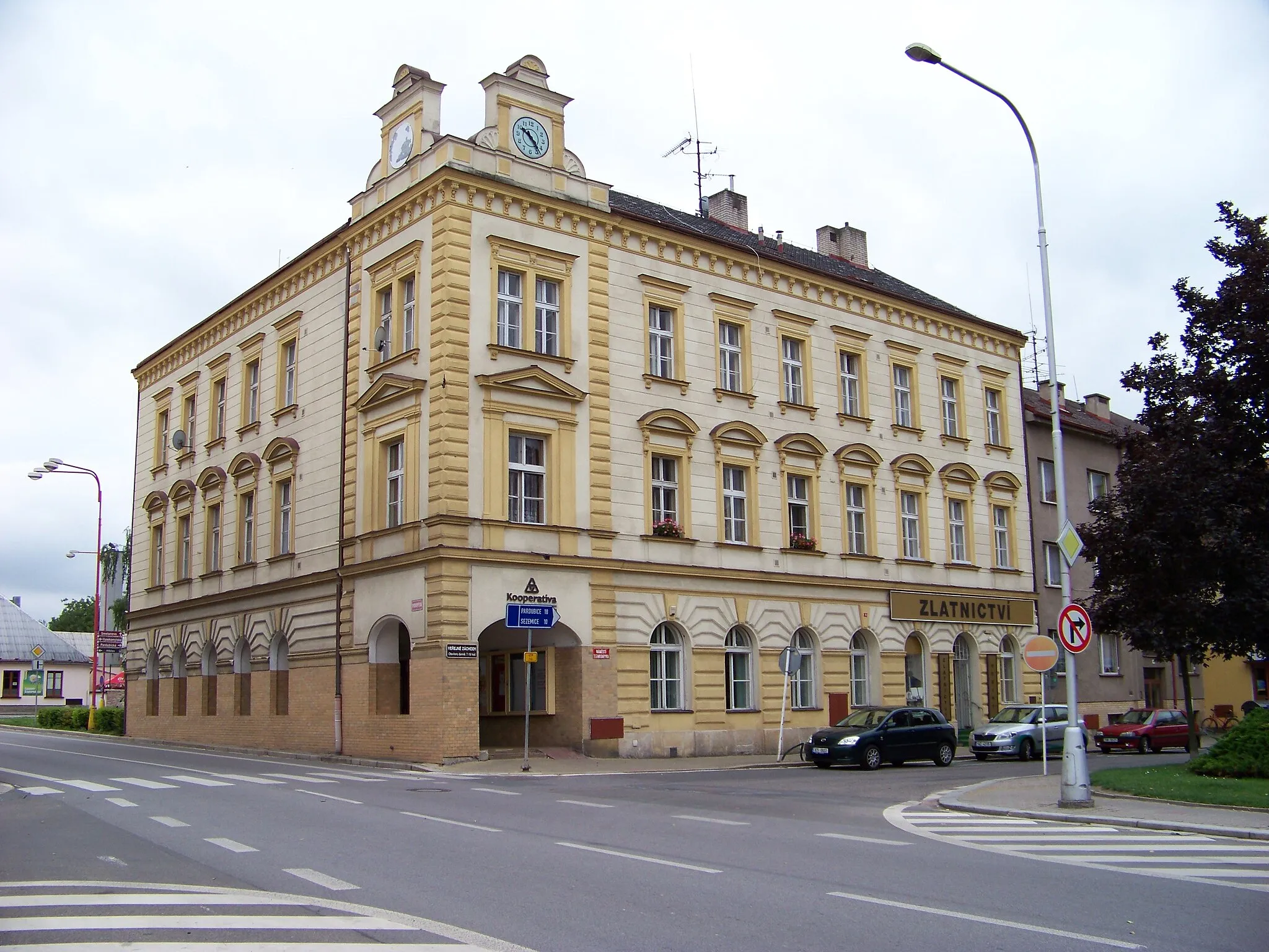 Photo showing: Holice, Pardubice District, Pardubice Region, the Czech Republic. Masaryk Square, a building No. 19.