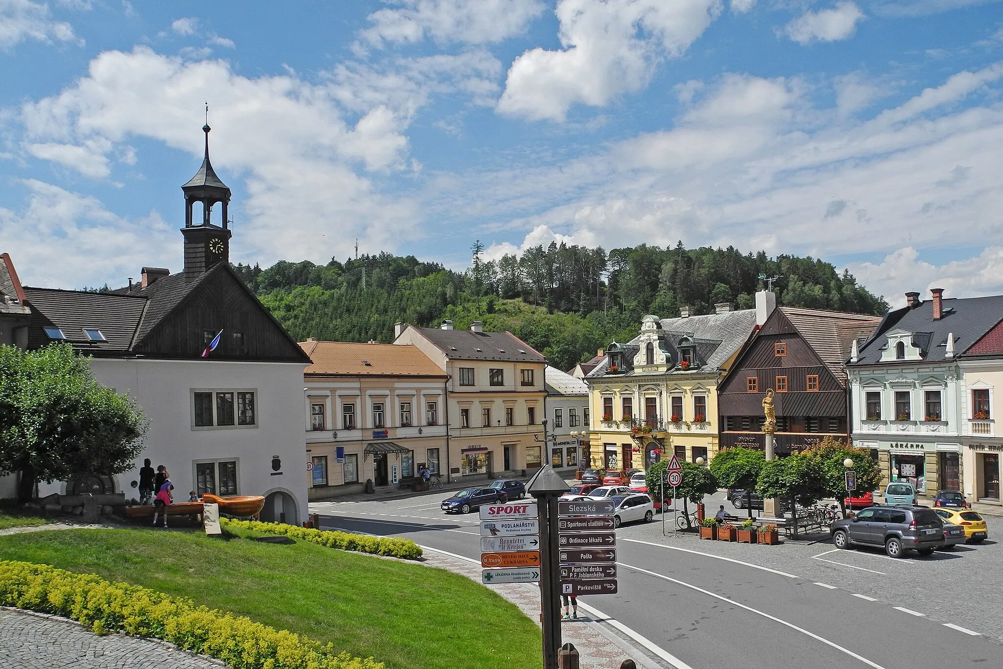 Photo showing: Städtische Denkmalzone in Tschechien – Rathaus und Häuser Nr. 14, 15, 23, 24 und 91 am Ring in Jablonné nad Orlicí (Gabel an der Adler)