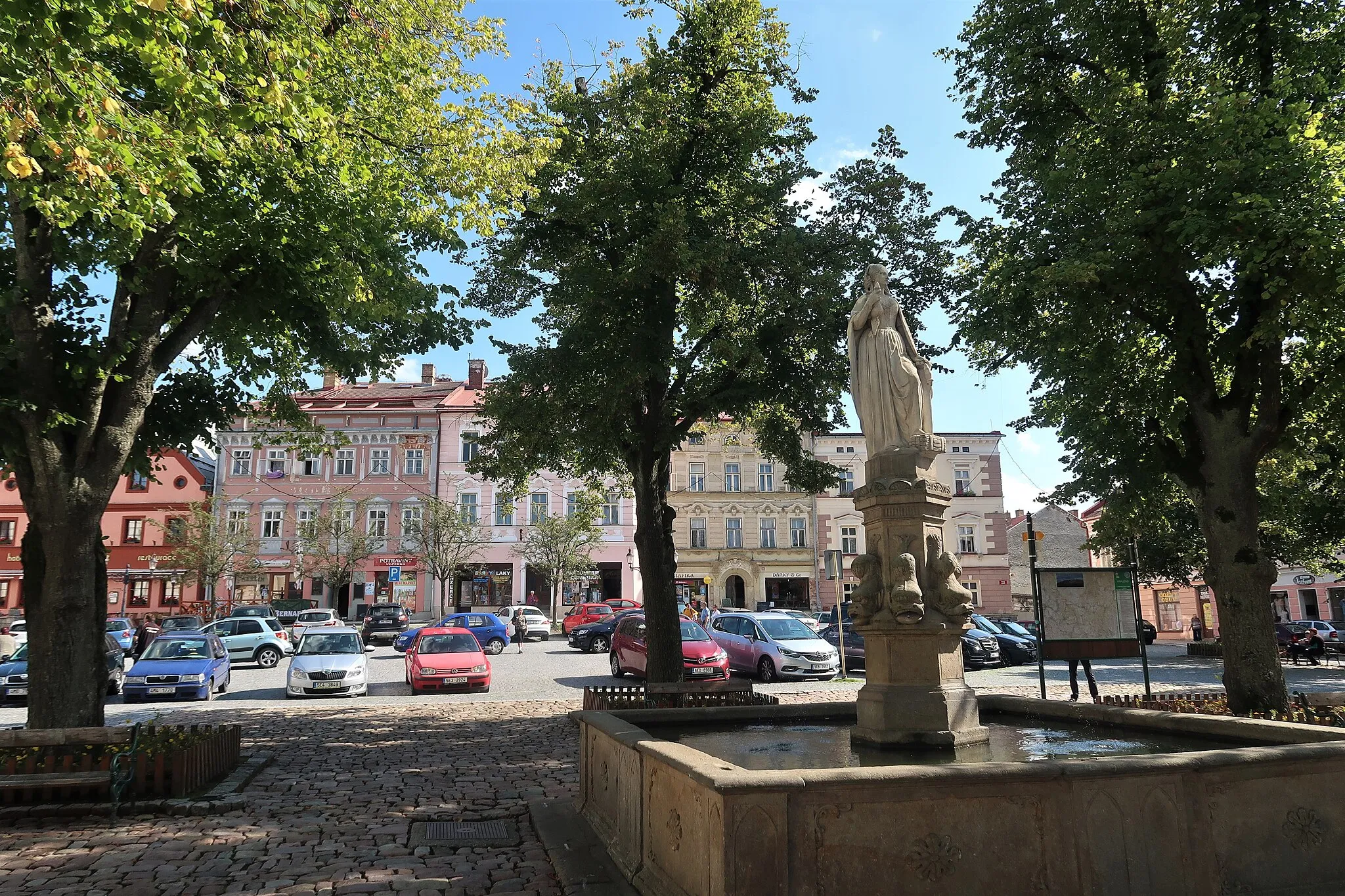 Photo showing: Socha Přadleny na Velkém náměstí