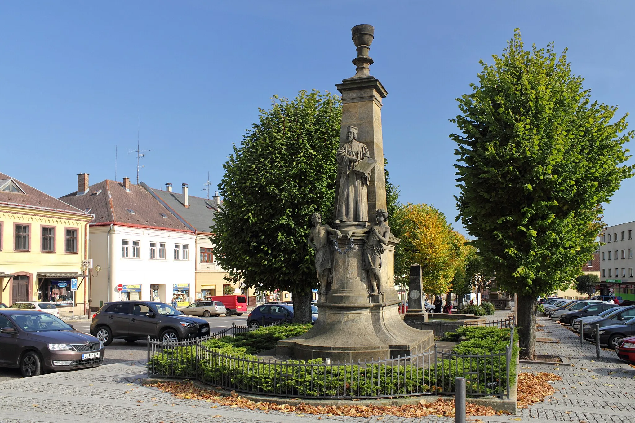 Photo showing: Pomník Mistra Jana Husa na náměstí v Lomnici nad Popekou