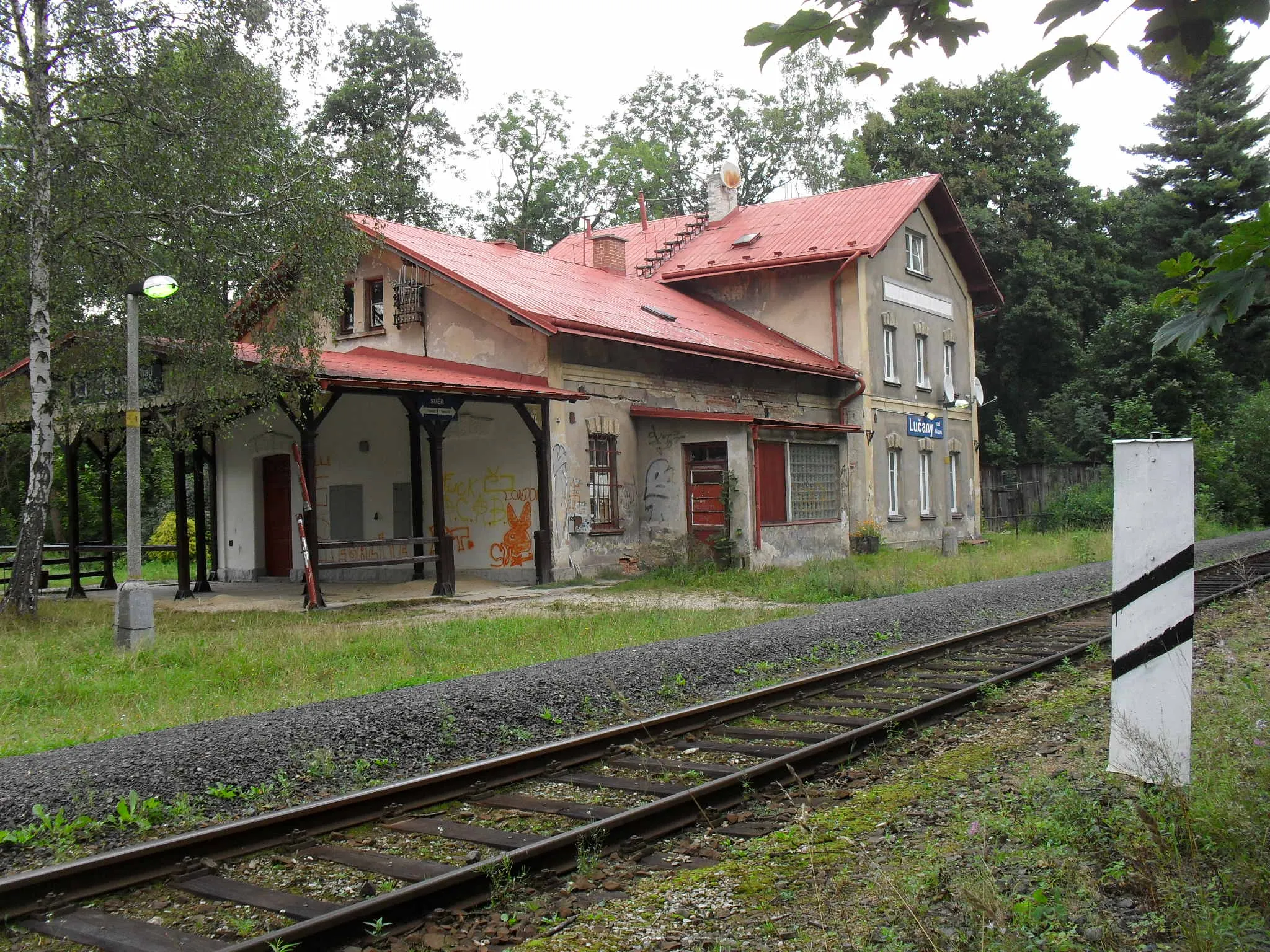 Photo showing: Nádraží Lučany nad Nisou na trati 036