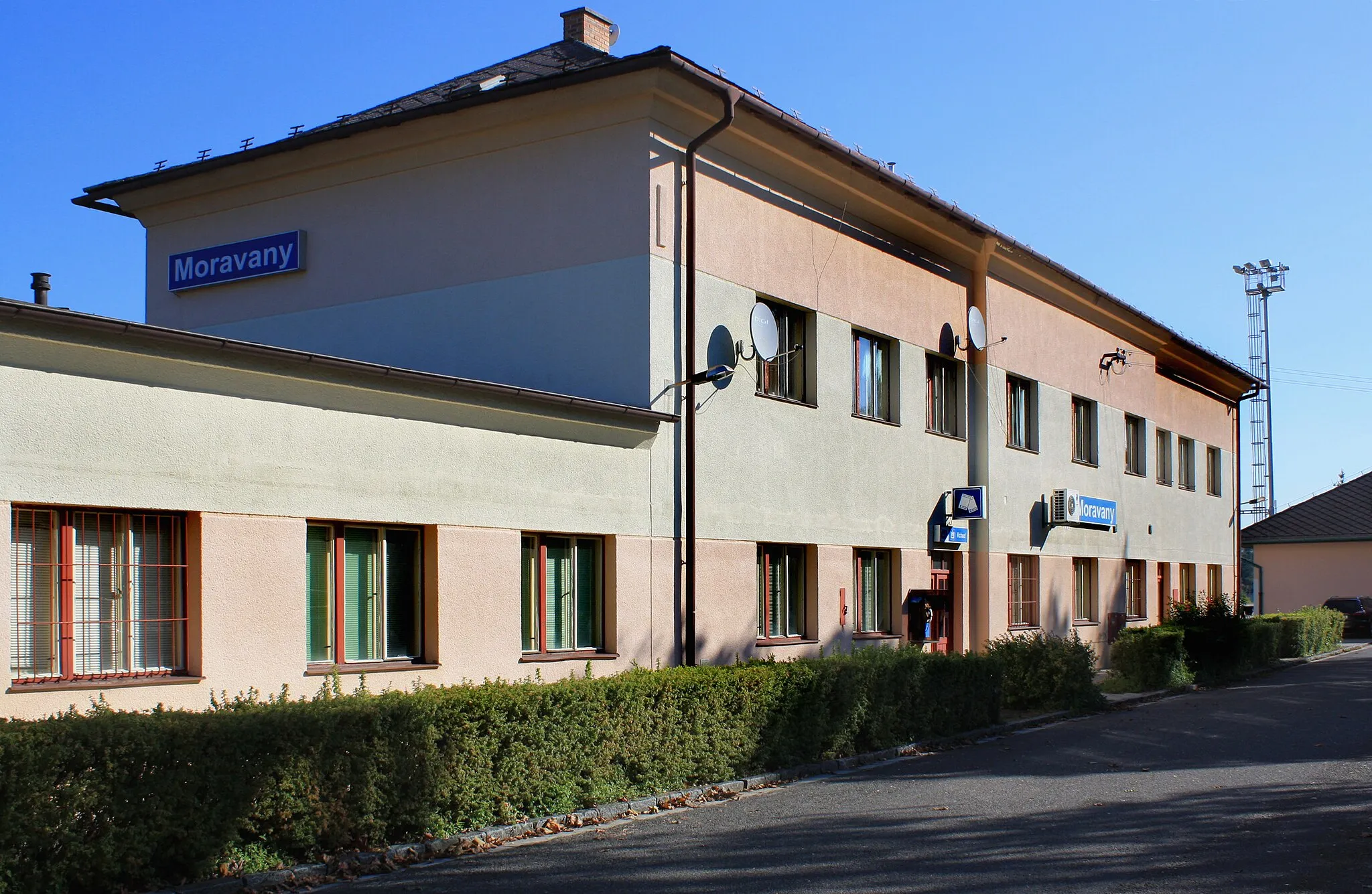 Photo showing: Train station in Moravany, Czech Republic