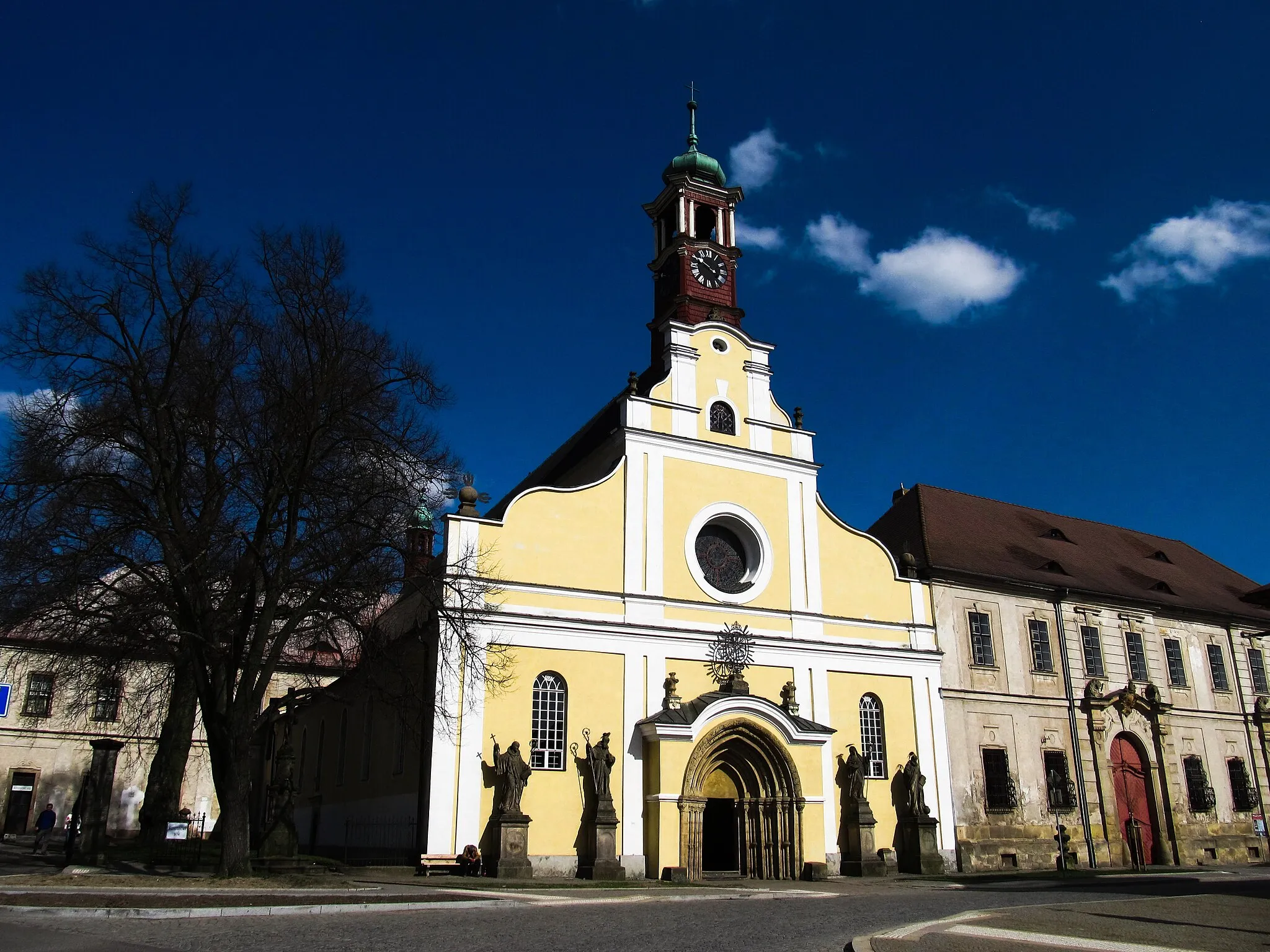 Photo showing: Kostel Nanebevzetí Panny Marie a bývalý klášter
