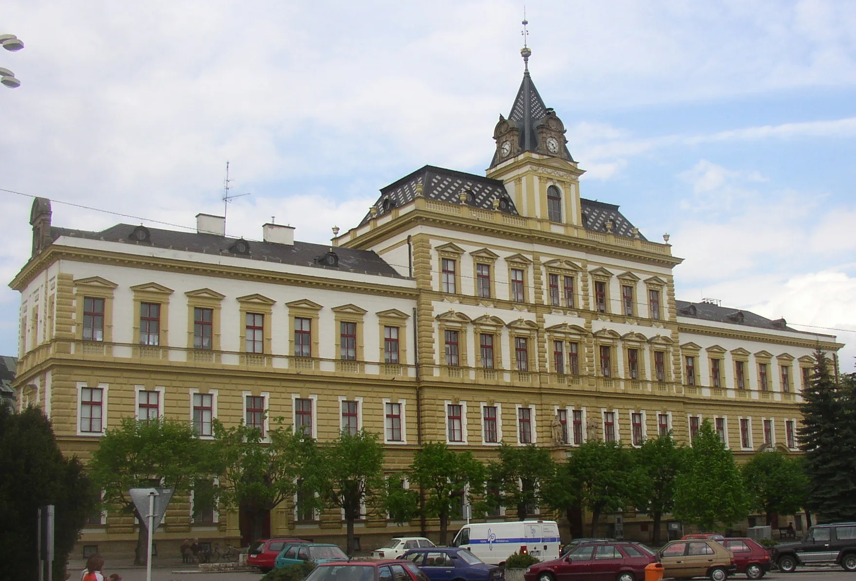 Photo showing: Old elementary school (1880-82) in Přelouč, Czech Republic.