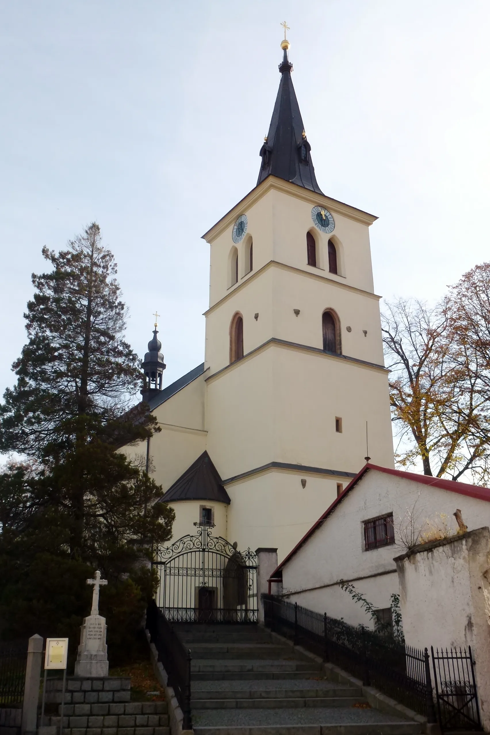 Photo showing: Church of the Assumption of Virgin Mary in Skuteč. Photo location - Czechia, Skuteč, Palacky Square.